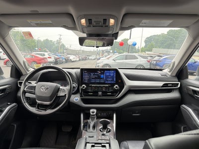 2022 Toyota Highlander Hybrid Platinum