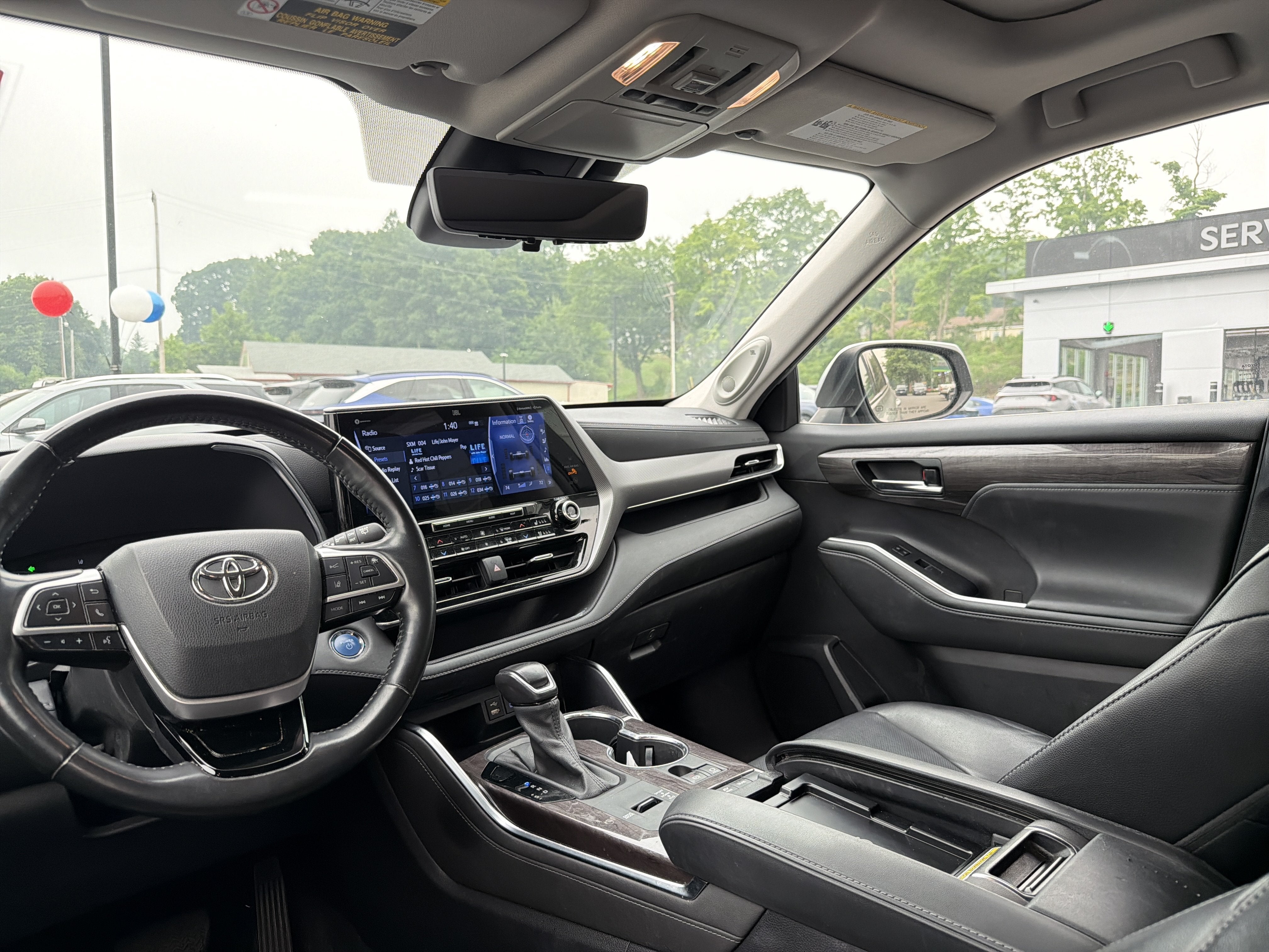 2022 Toyota Highlander Hybrid Platinum