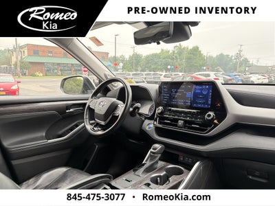 2022 Toyota Highlander Hybrid Platinum