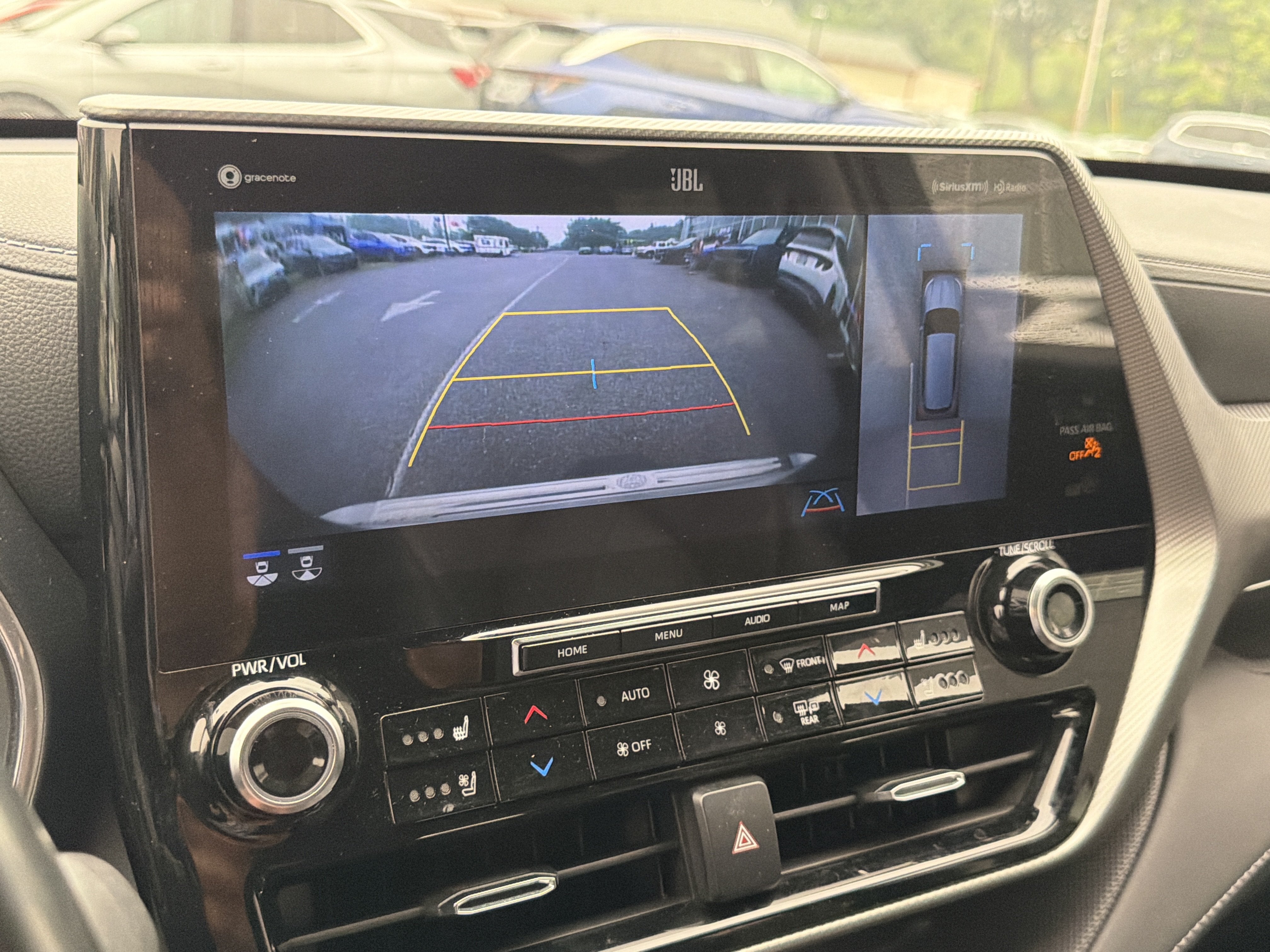2022 Toyota Highlander Hybrid Platinum