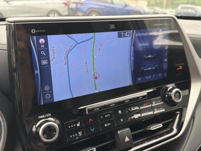 2022 Toyota Highlander Hybrid Platinum
