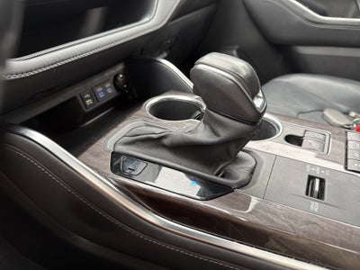 2022 Toyota Highlander Hybrid Platinum