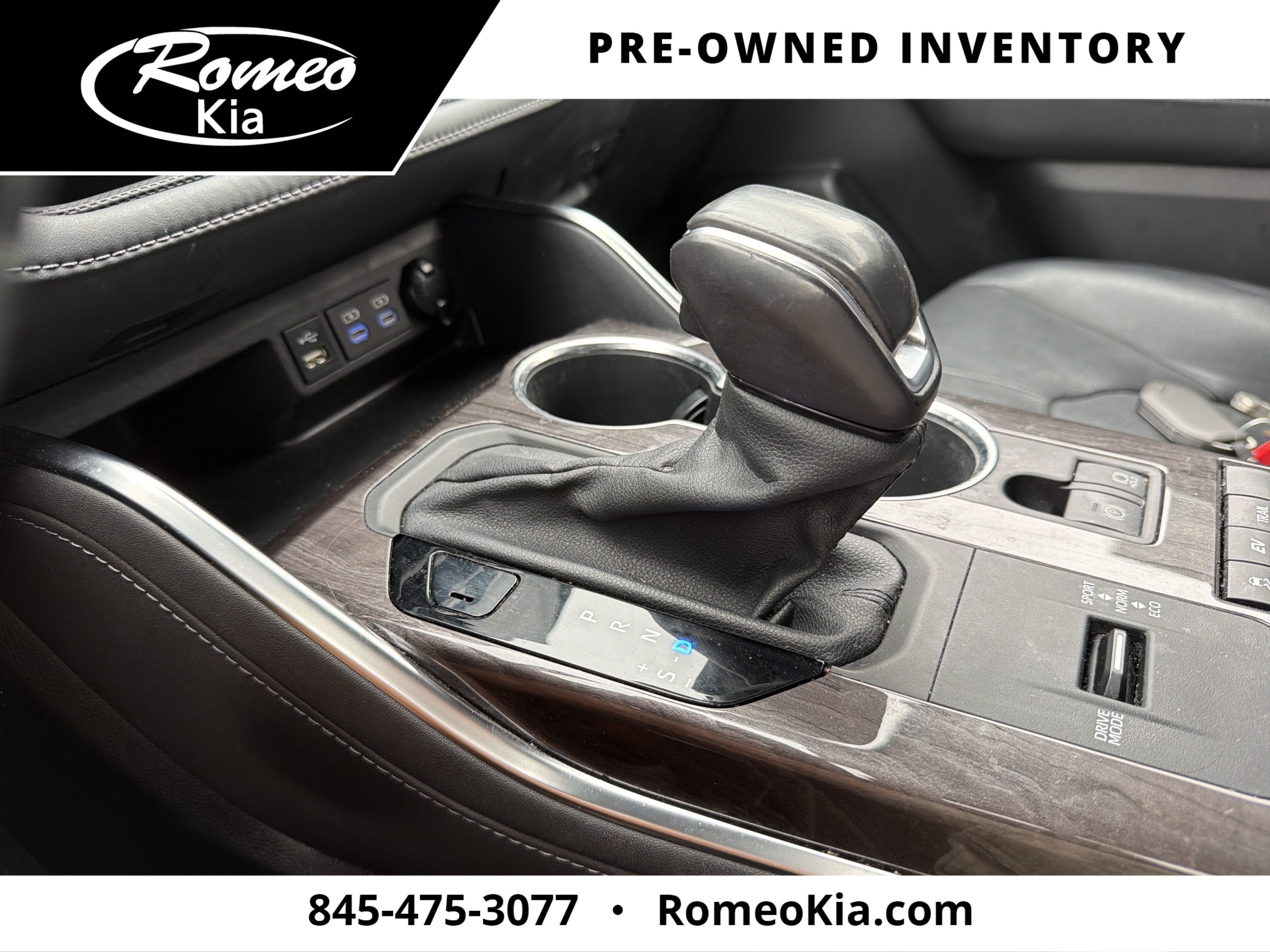2022 Toyota Highlander Hybrid Platinum