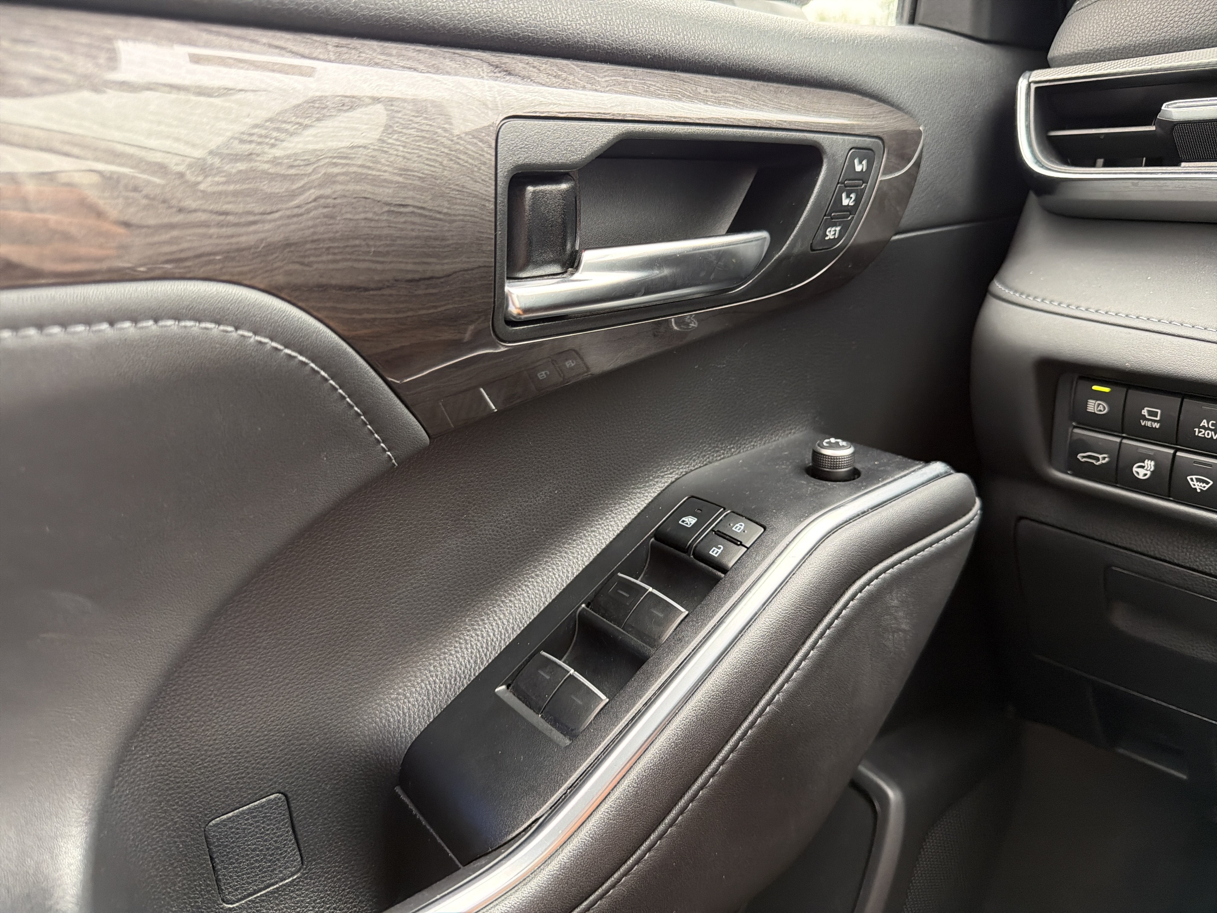 2022 Toyota Highlander Hybrid Platinum