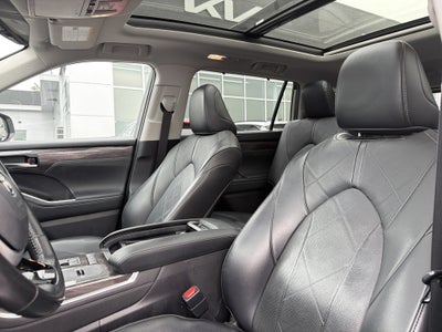 2022 Toyota Highlander Hybrid Platinum