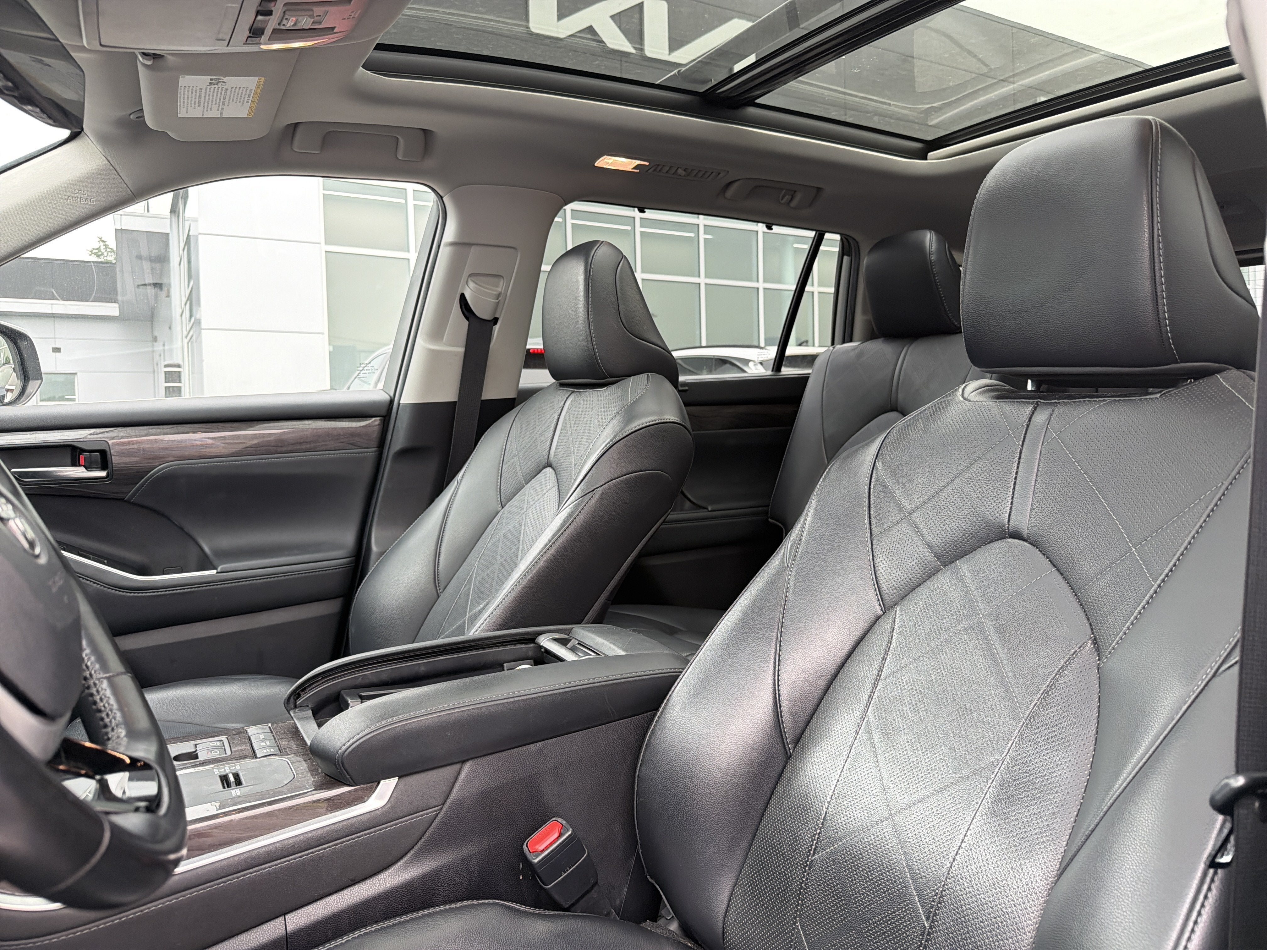 2022 Toyota Highlander Hybrid Platinum