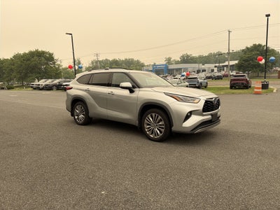 2022 Toyota Highlander Hybrid Platinum