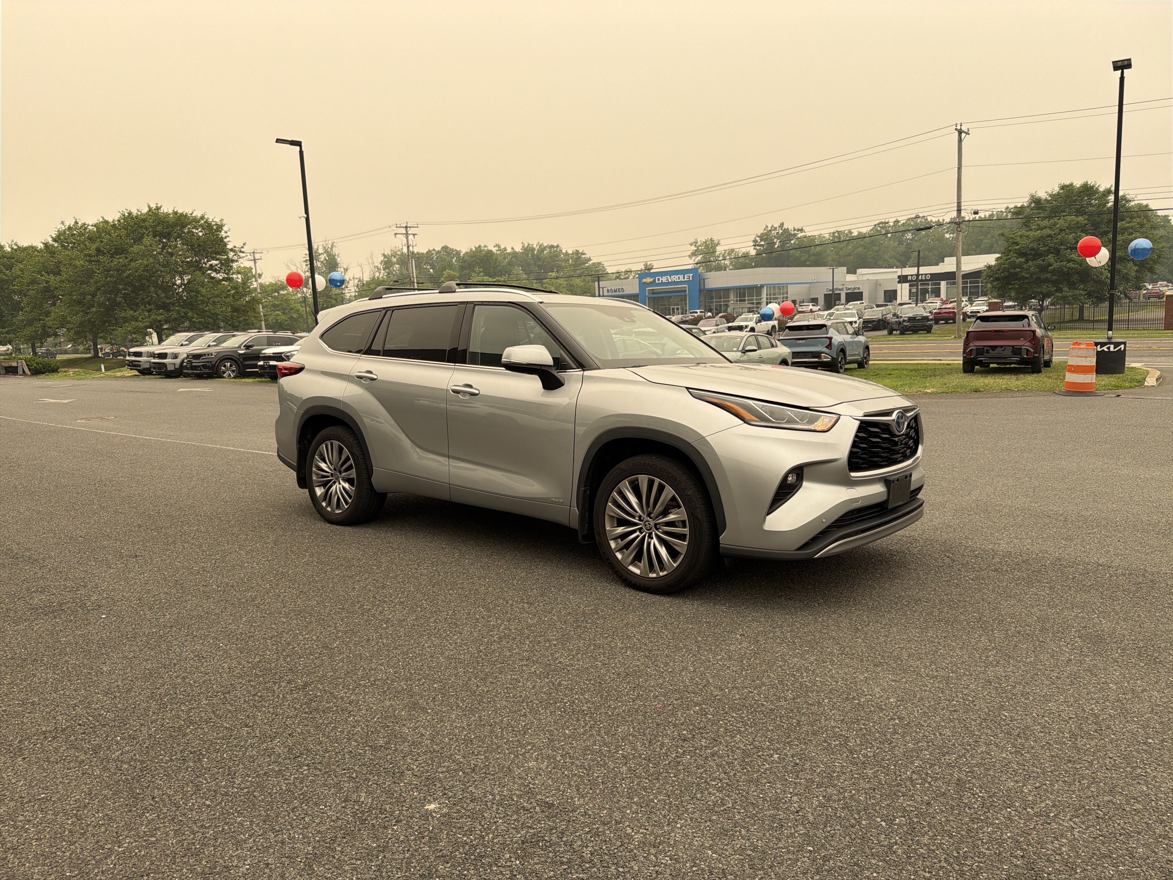 2022 Toyota Highlander Hybrid Platinum
