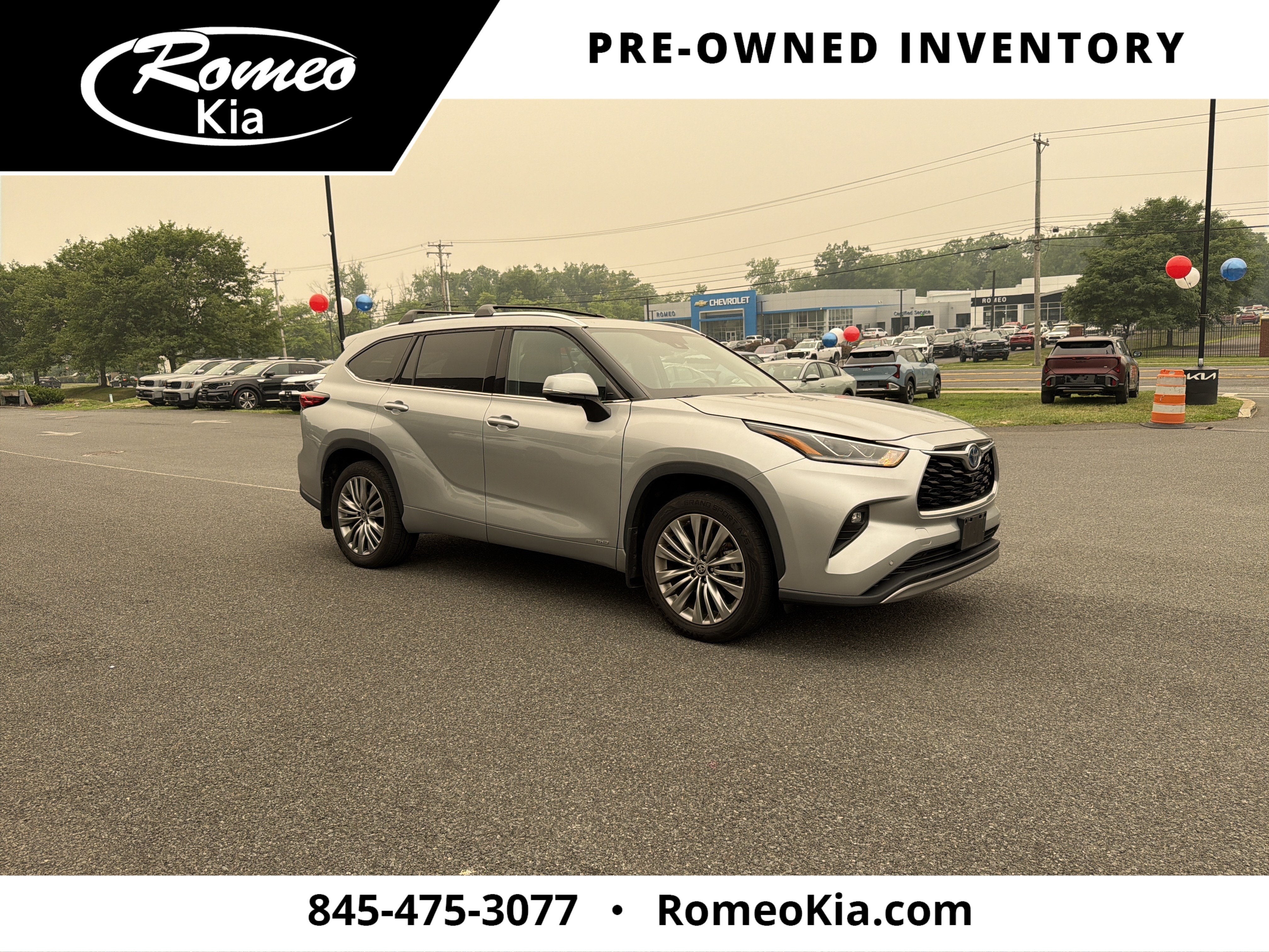 2022 Toyota Highlander Hybrid Platinum