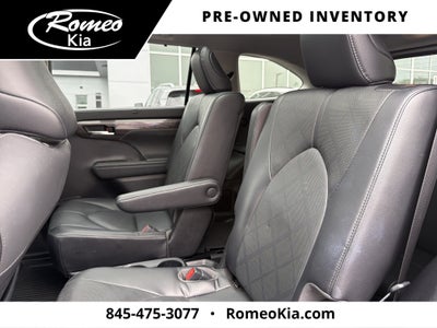 2022 Toyota Highlander Hybrid Platinum