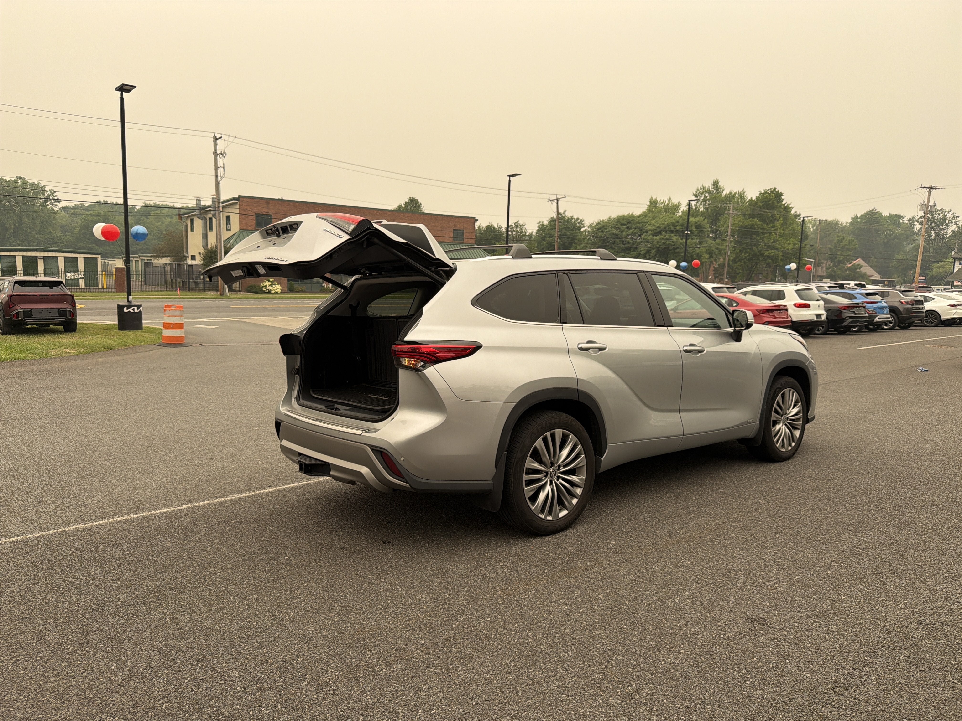 2022 Toyota Highlander Hybrid Platinum