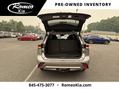 2022 Toyota Highlander Hybrid Platinum