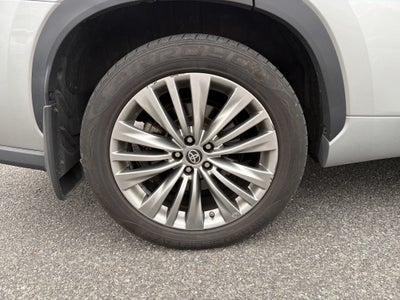 2022 Toyota Highlander Hybrid Platinum