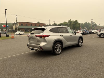 2022 Toyota Highlander Hybrid Platinum