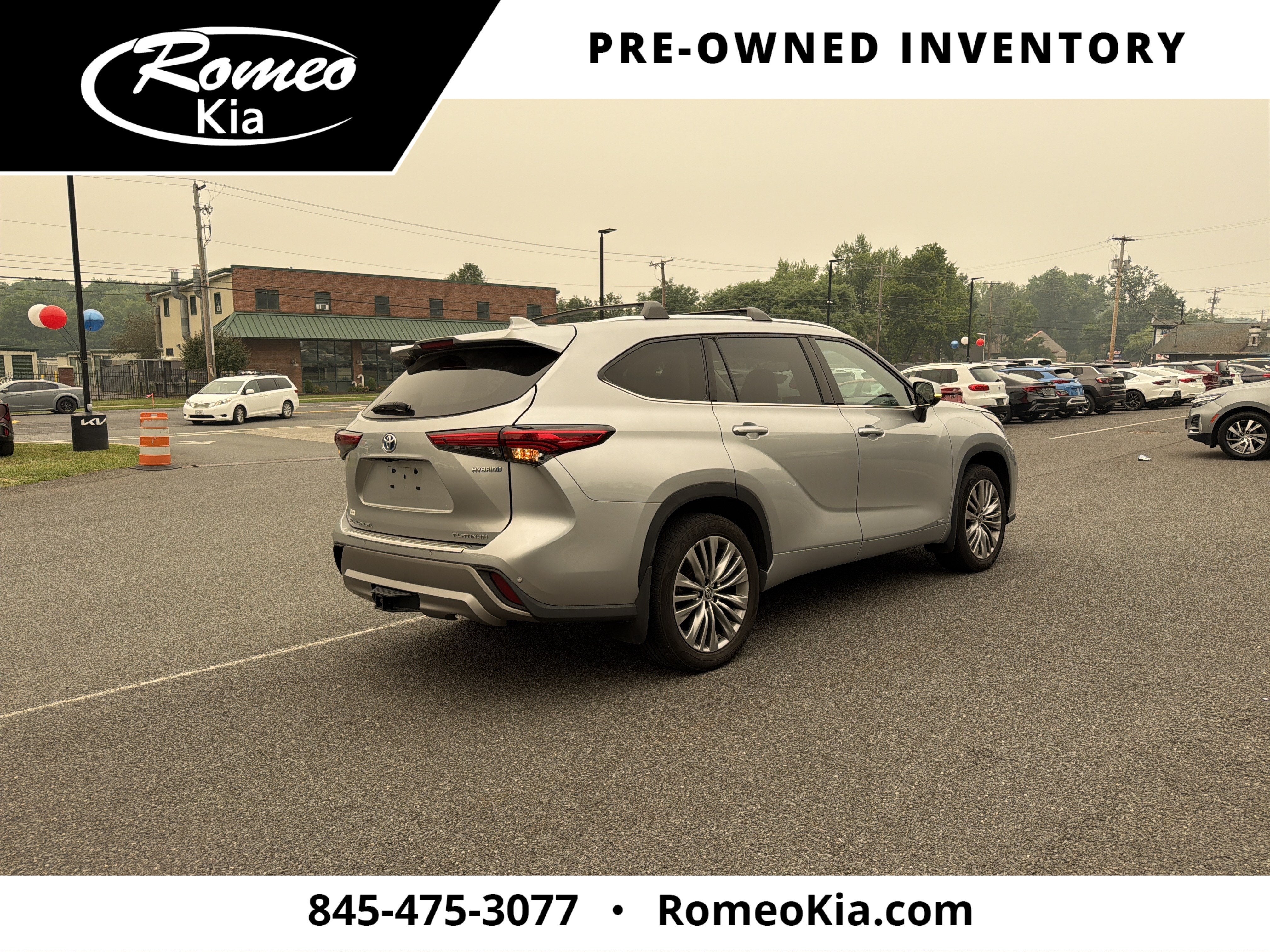 2022 Toyota Highlander Hybrid Platinum