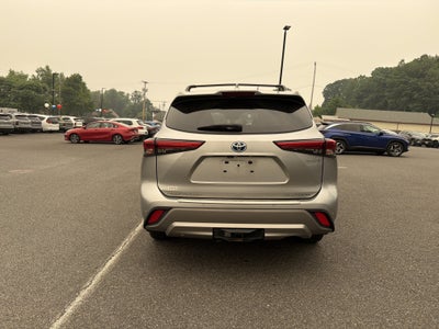 2022 Toyota Highlander Hybrid Platinum