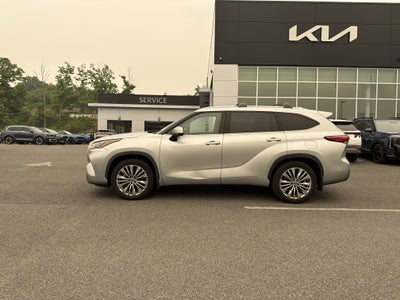 2022 Toyota Highlander Hybrid Platinum