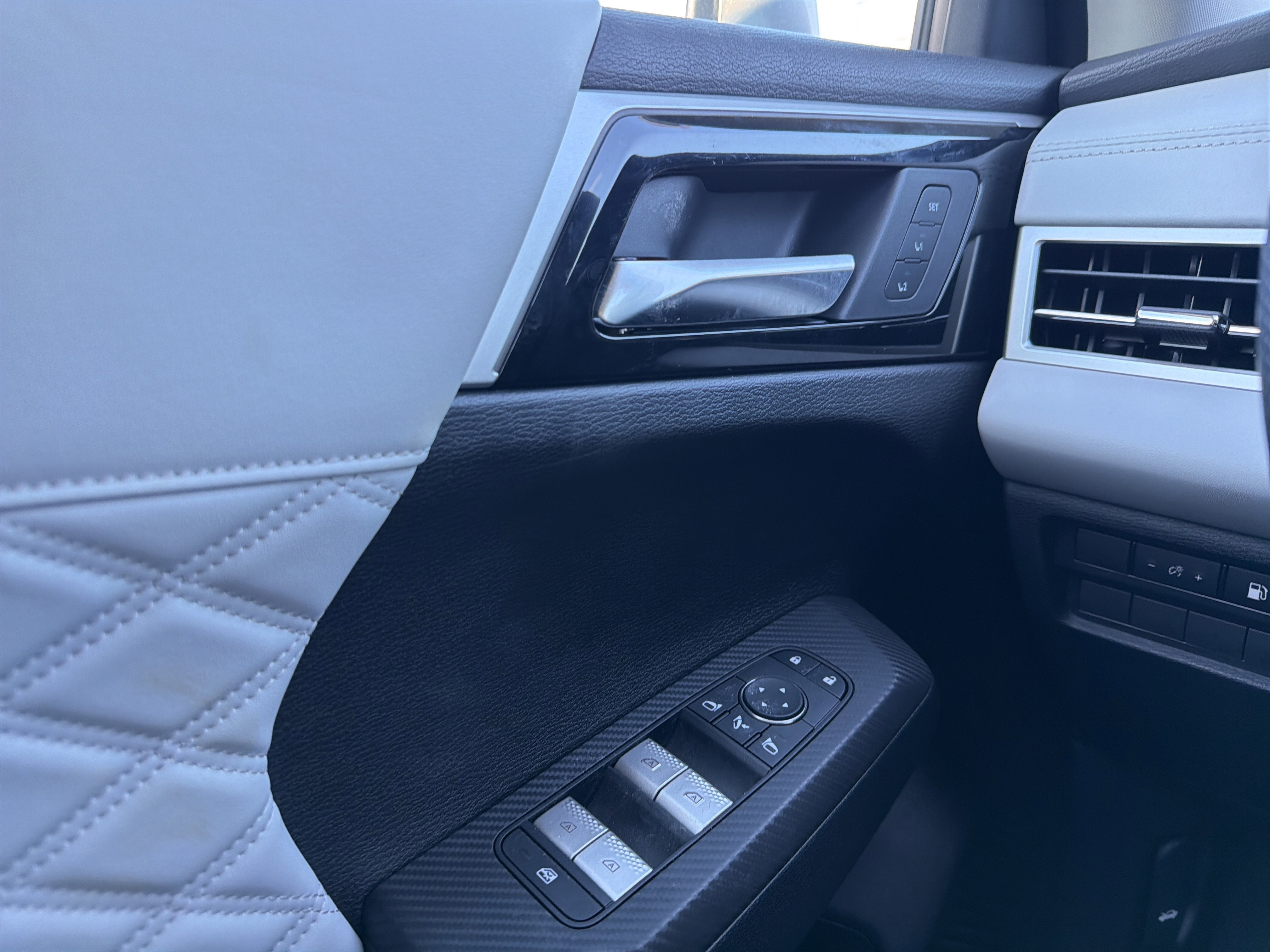 2023 Mitsubishi Outlander PHEV 40th Anniversary