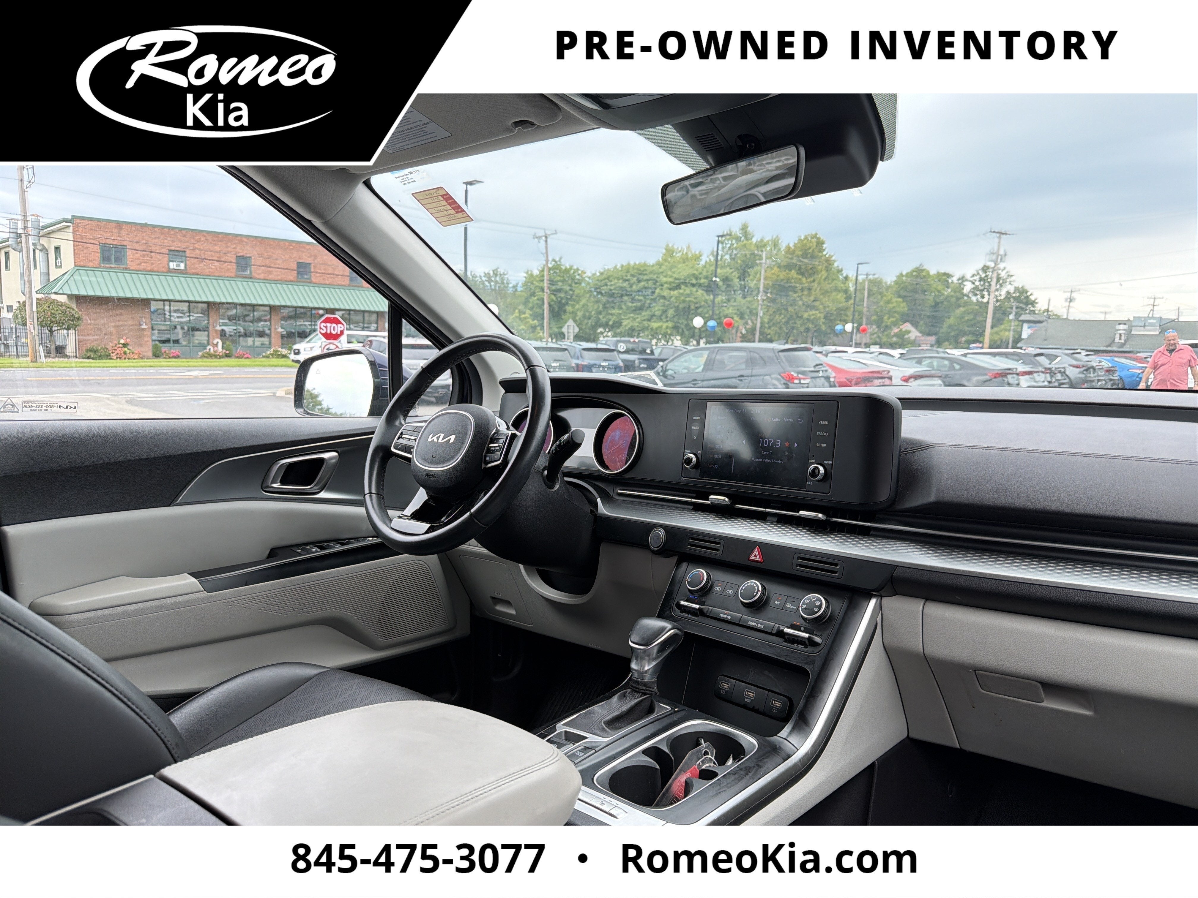 2023 Kia Carnival LX Seat Package