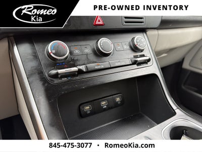 2023 Kia Carnival LX Seat Package