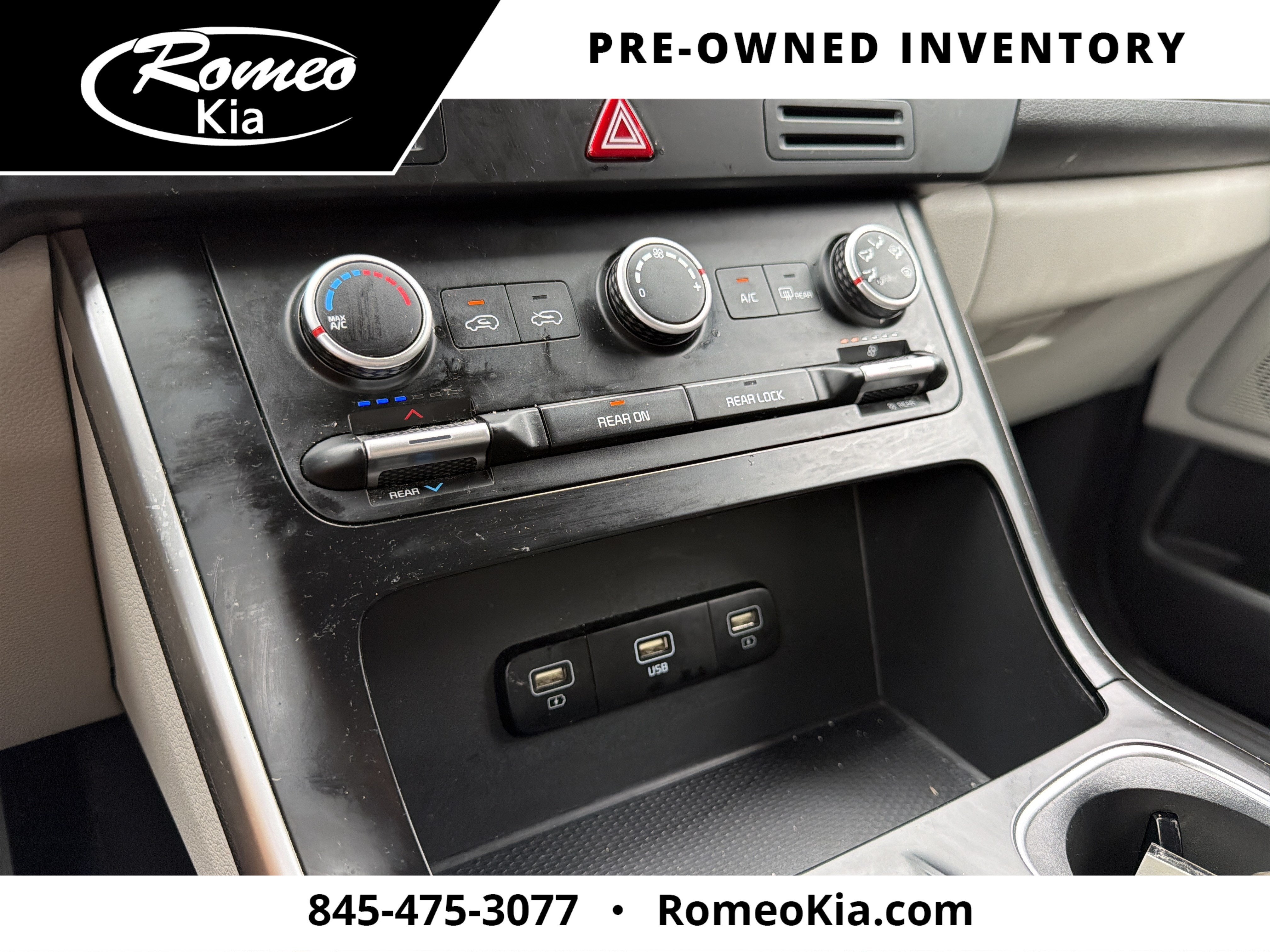 2023 Kia Carnival LX Seat Package