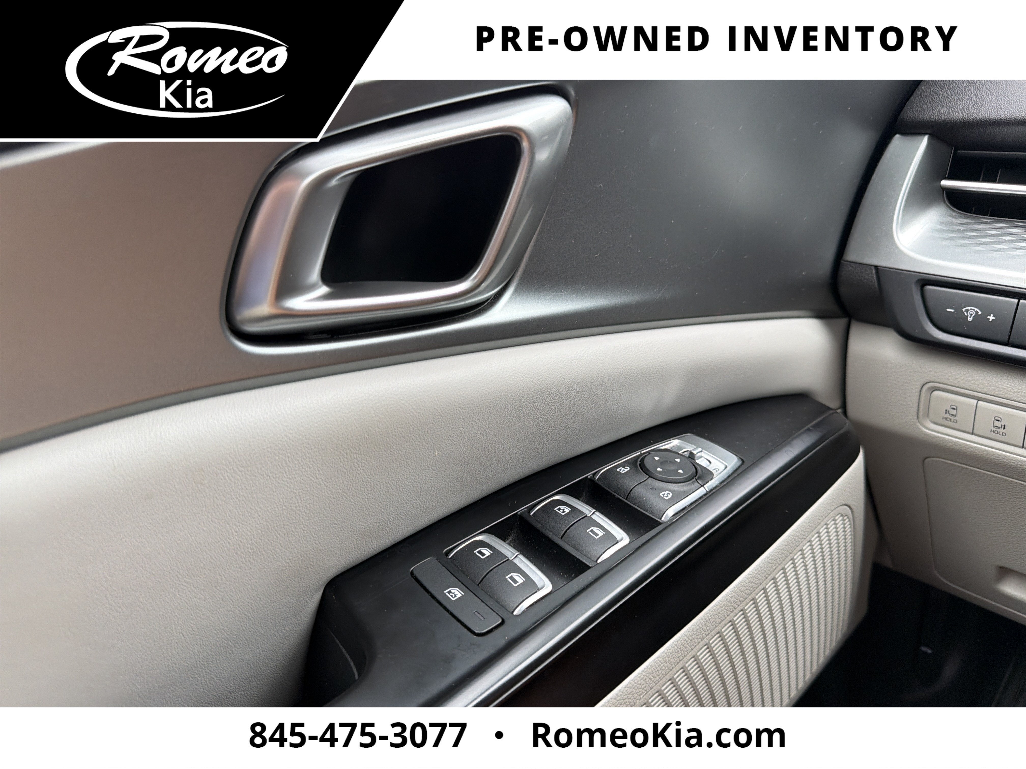 2023 Kia Carnival LX Seat Package