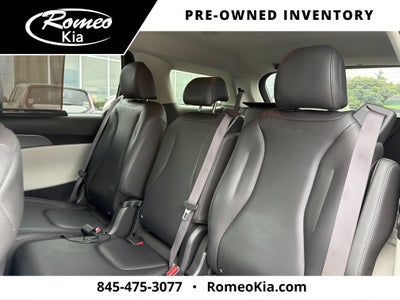 2023 Kia Carnival LX Seat Package