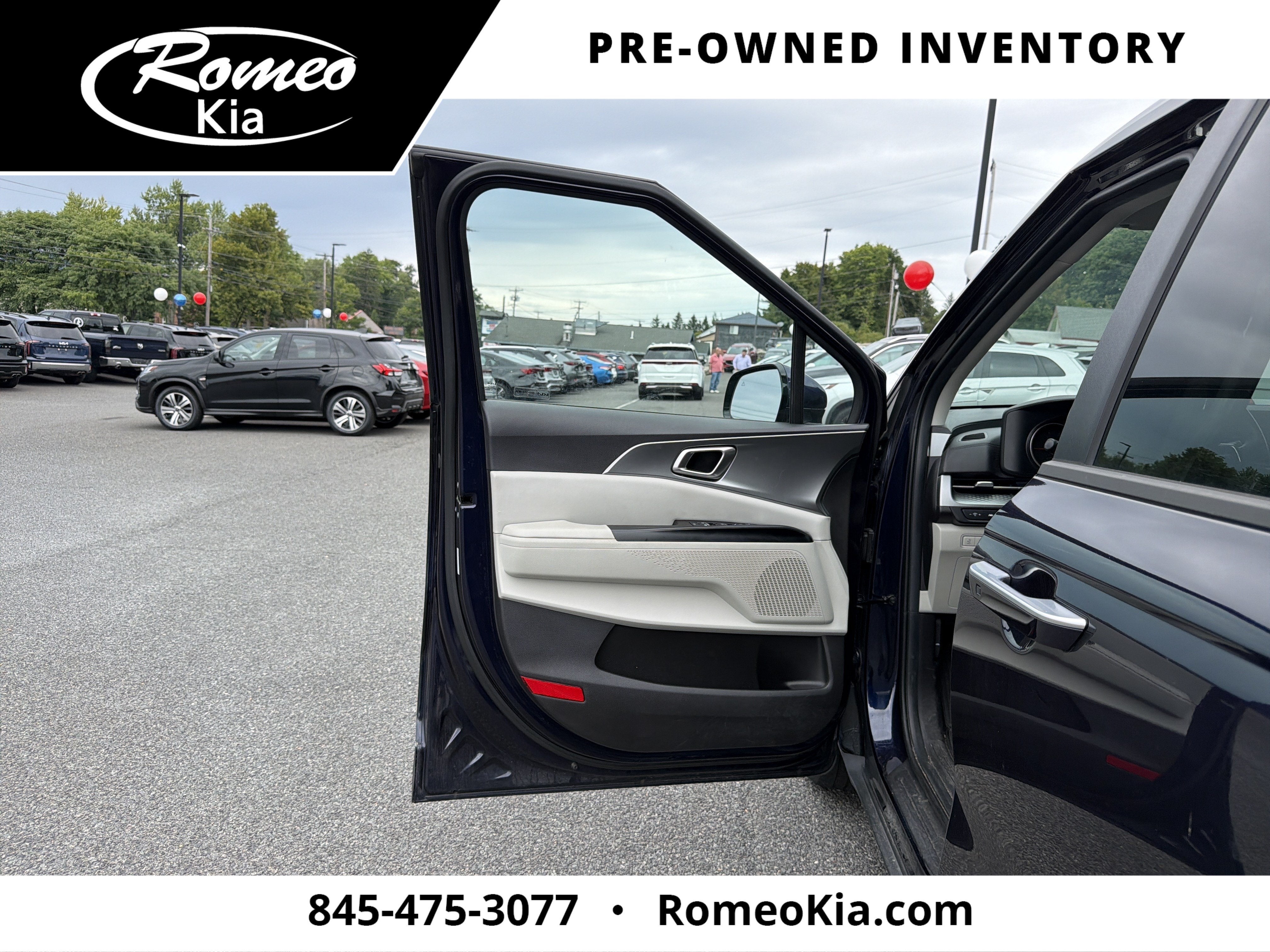 2023 Kia Carnival LX Seat Package