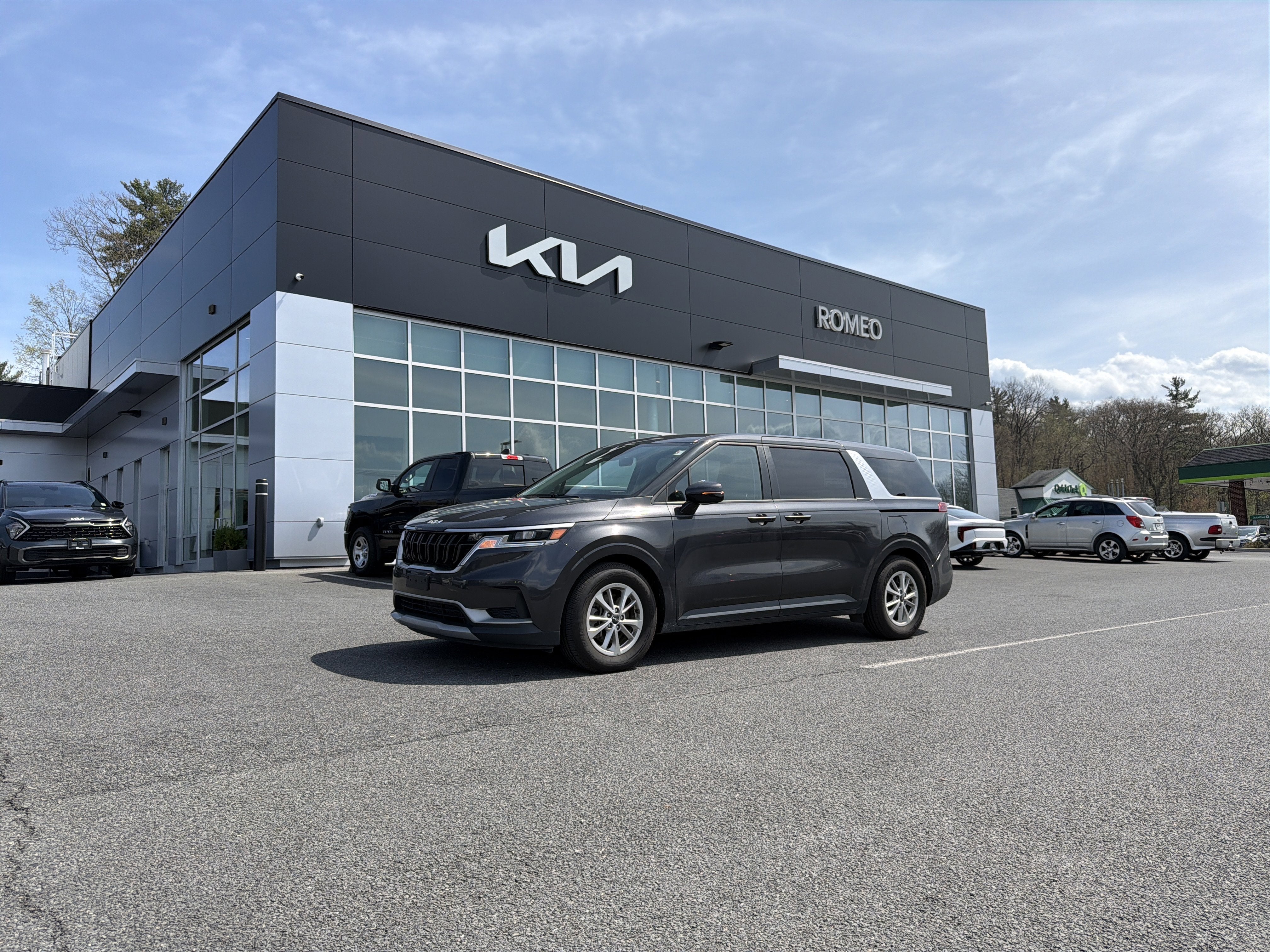 2024 Kia Carnival LX