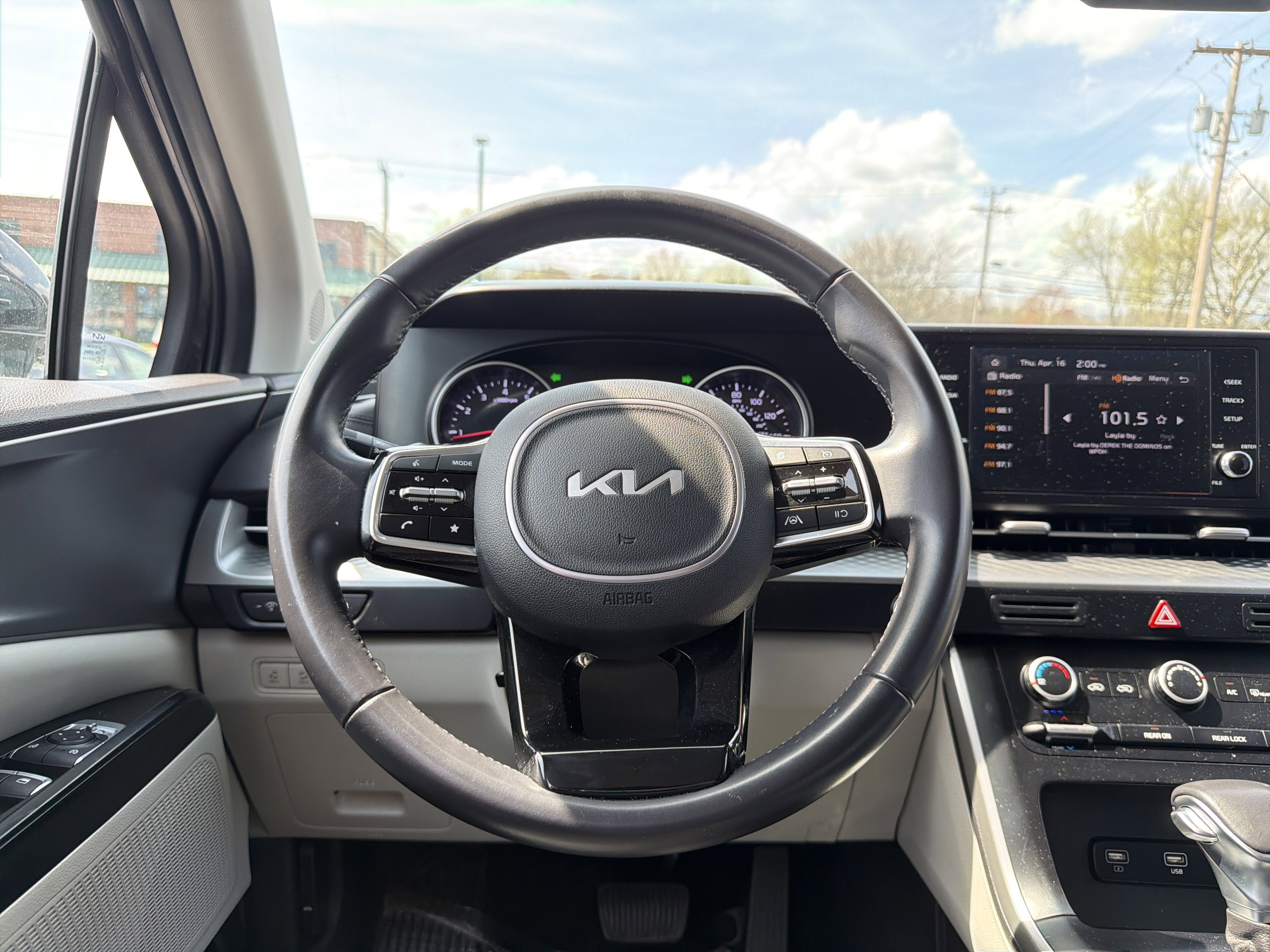 2024 Kia Carnival LX