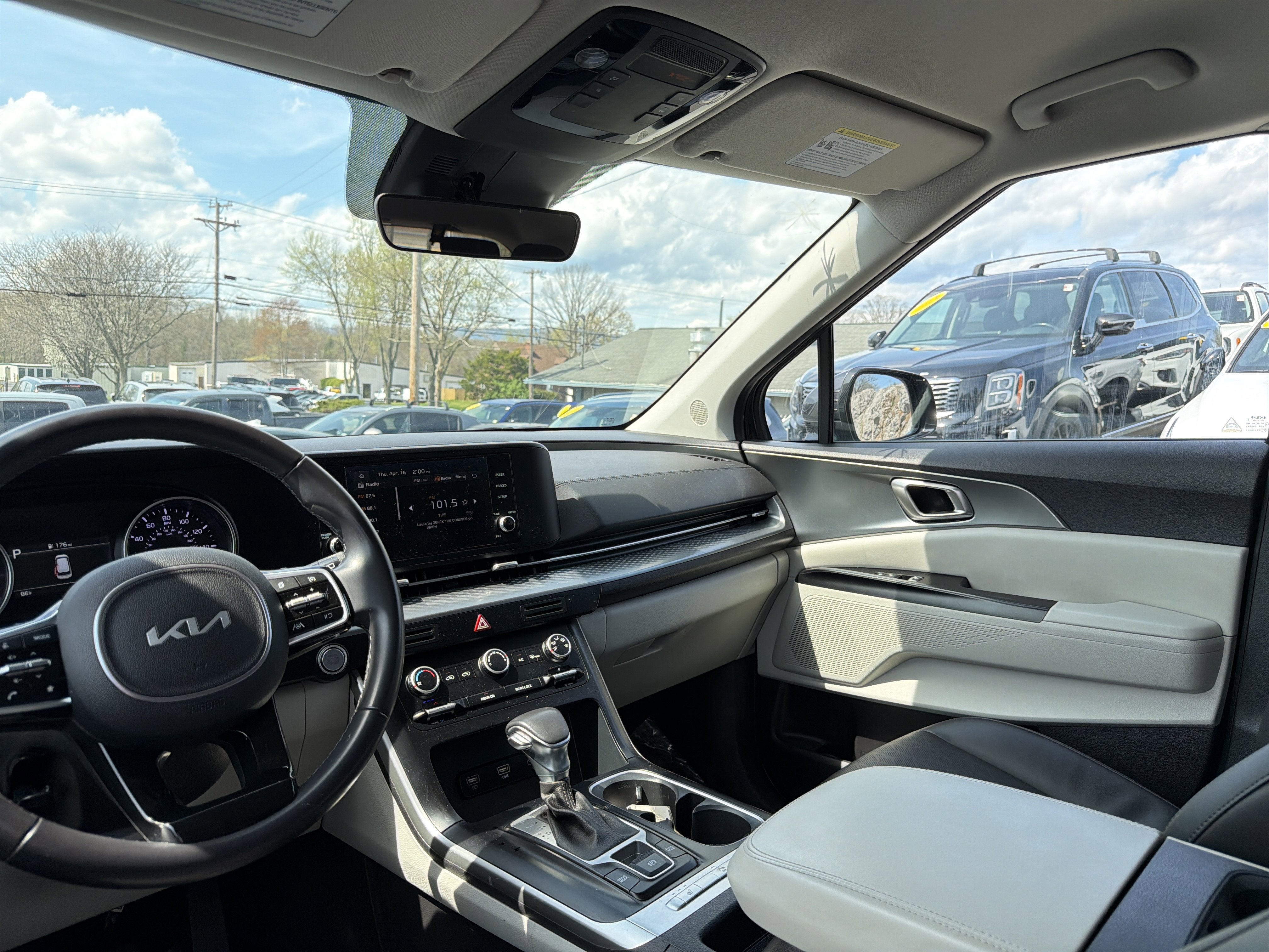 2024 Kia Carnival LX