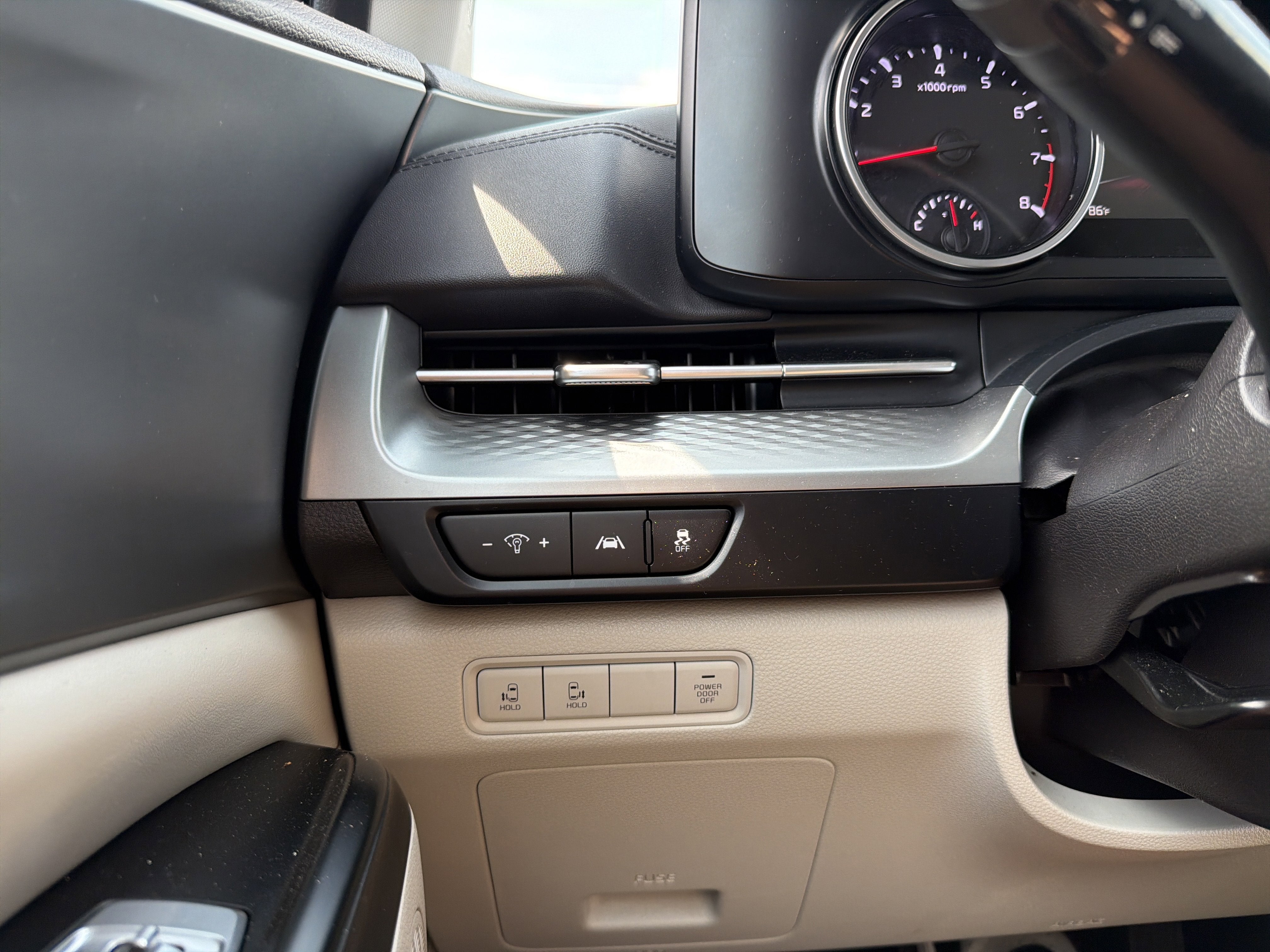 2024 Kia Carnival LX