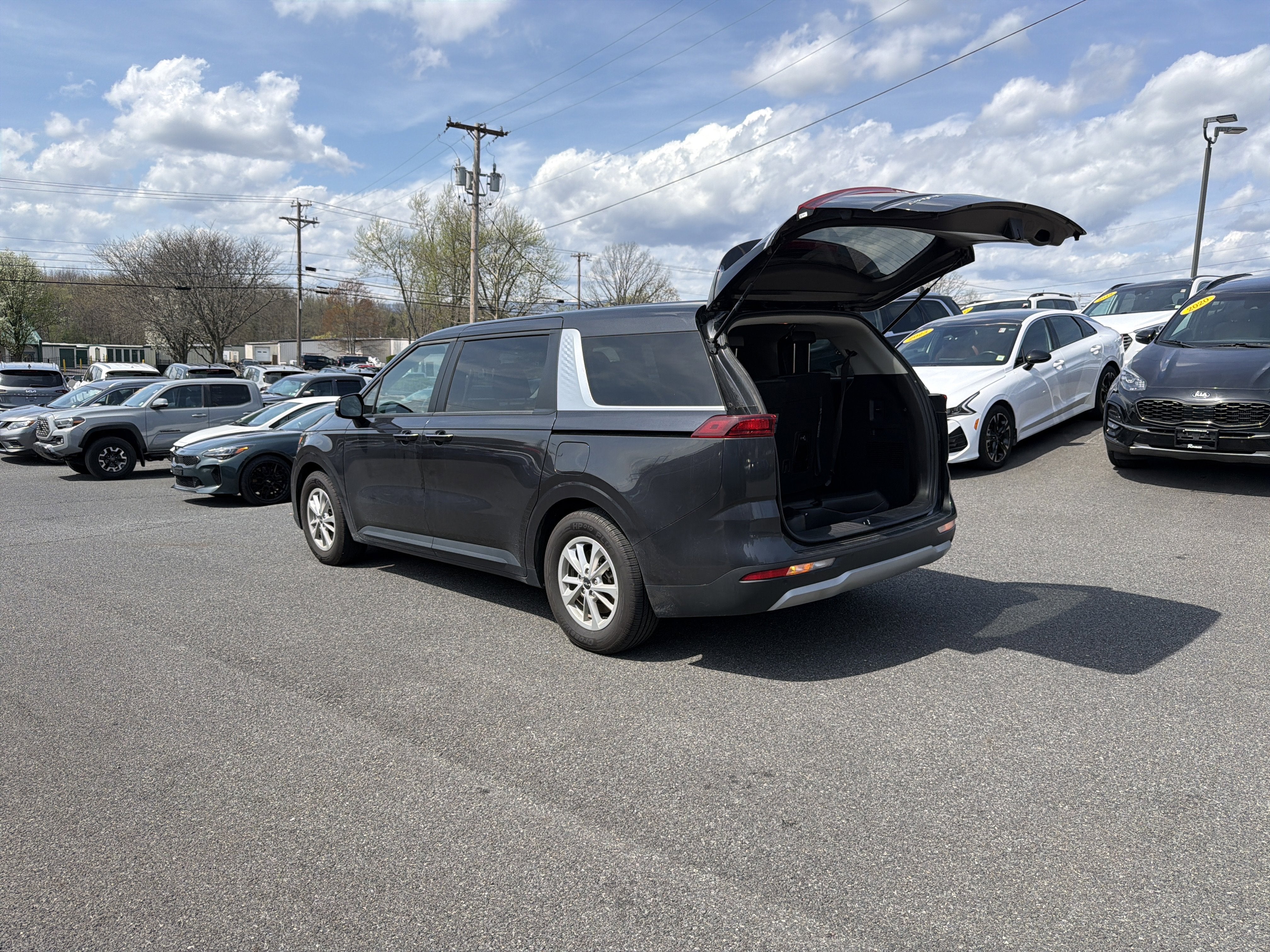 2024 Kia Carnival LX