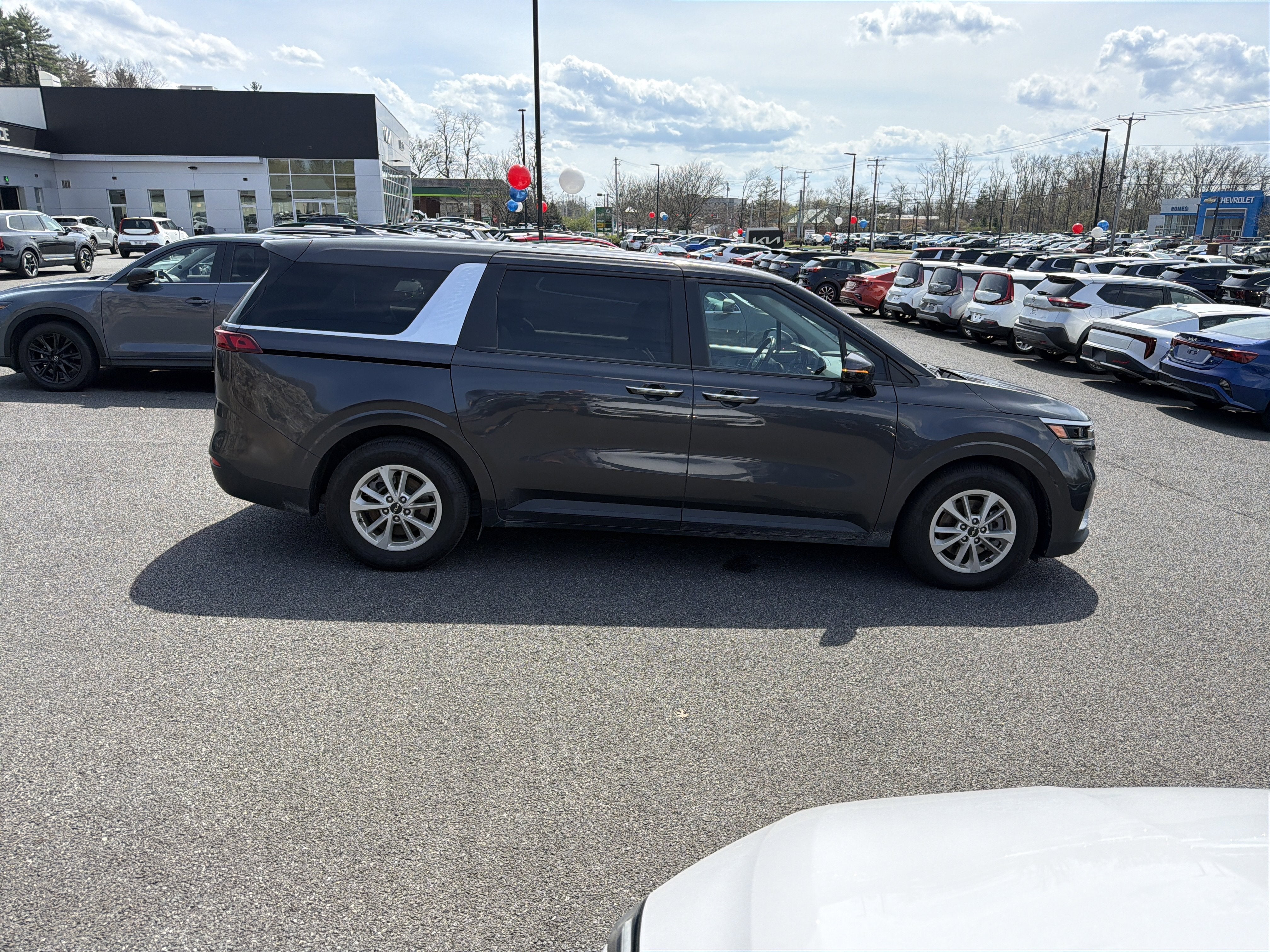 2024 Kia Carnival LX