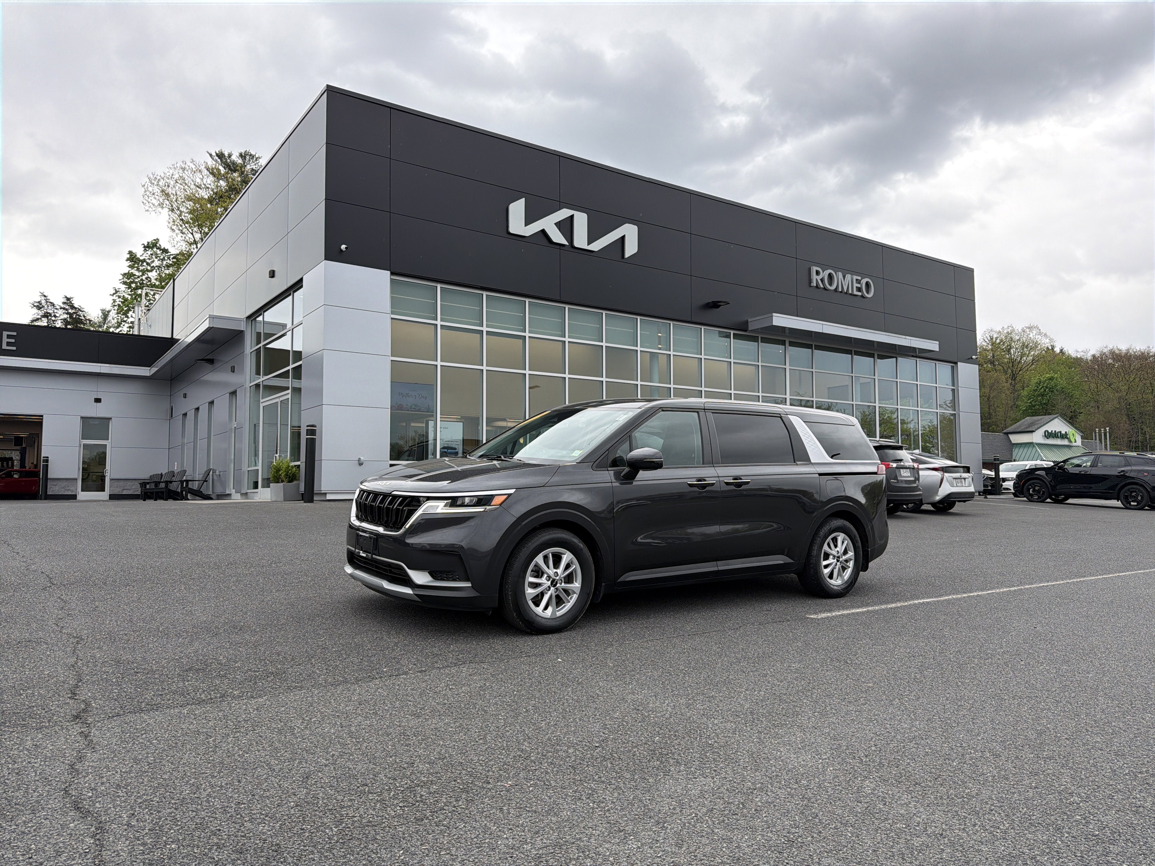 2024 Kia Carnival LX