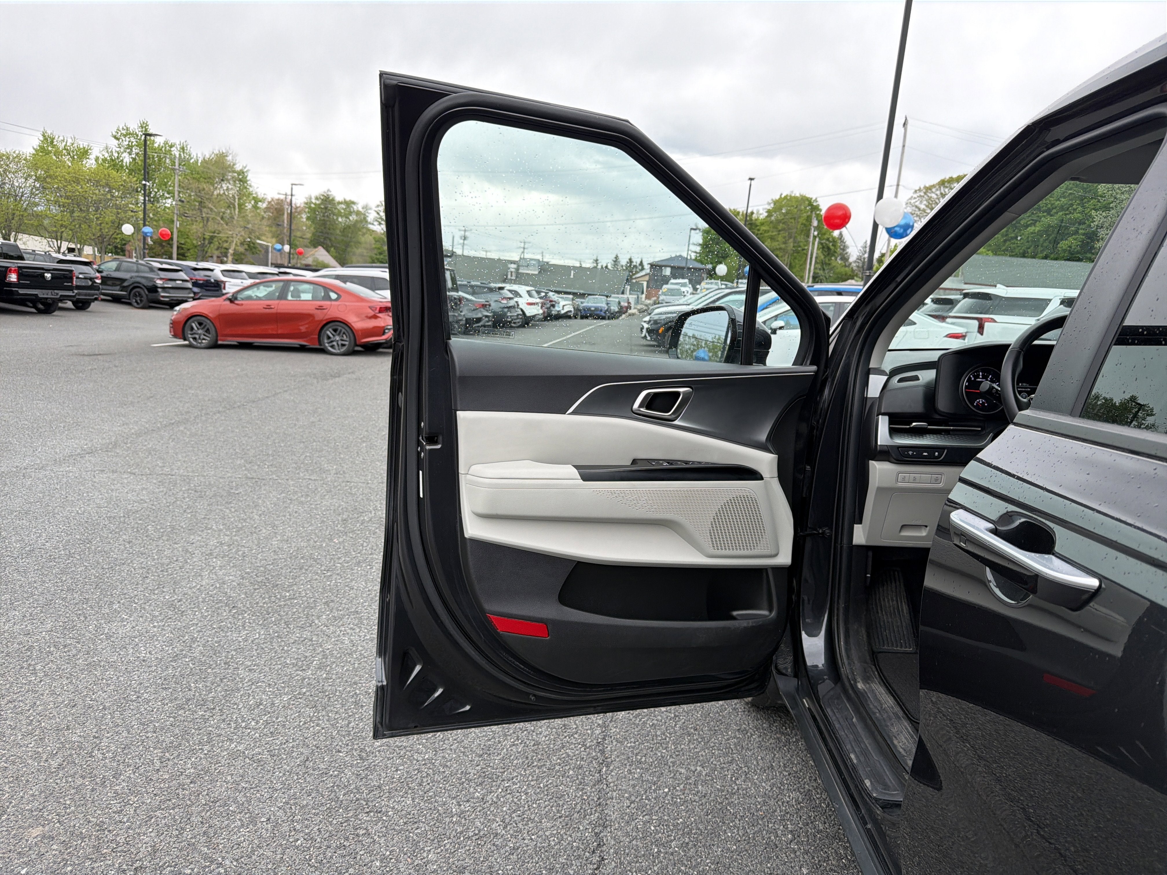 2024 Kia Carnival LX