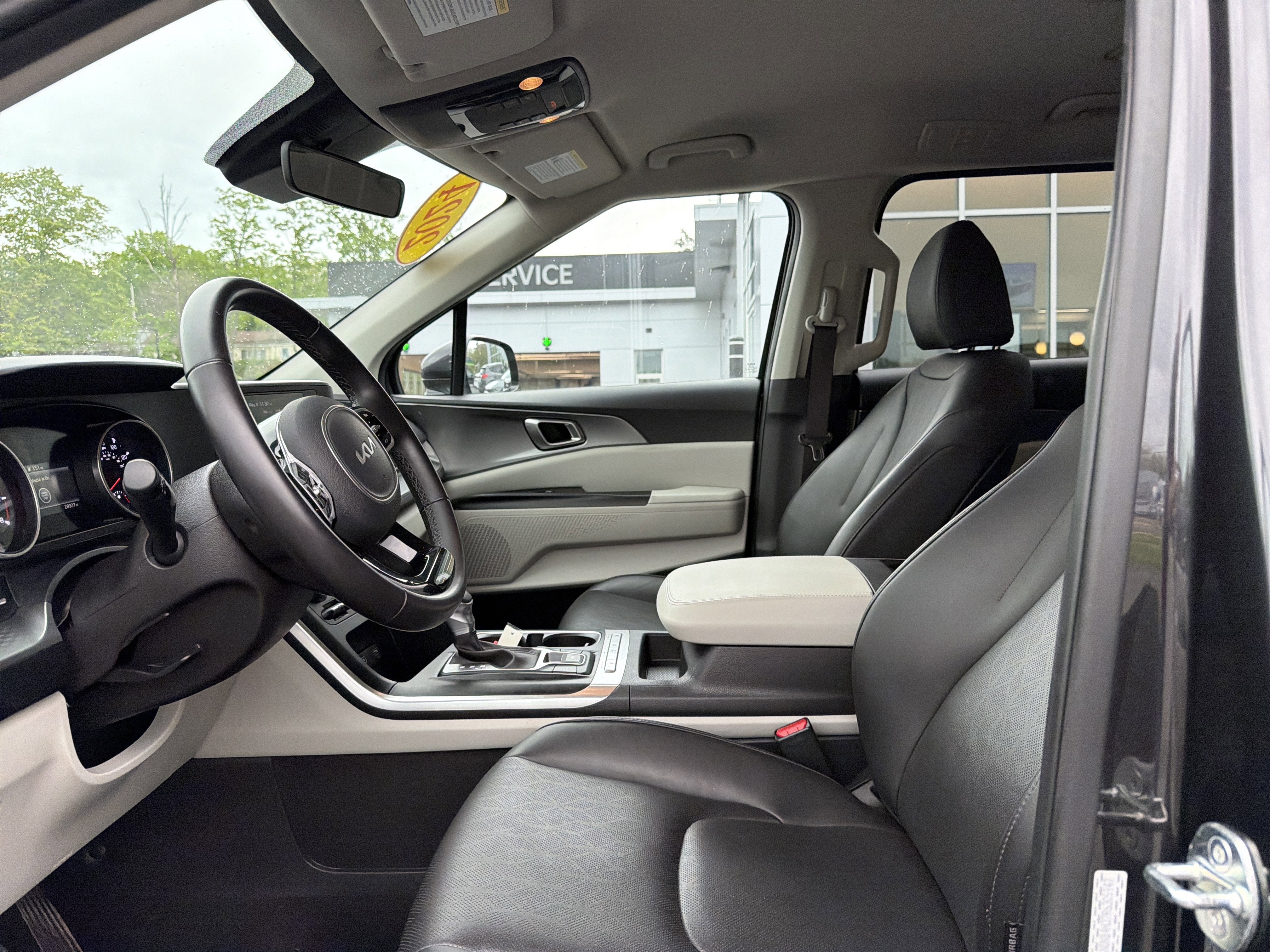2024 Kia Carnival LX