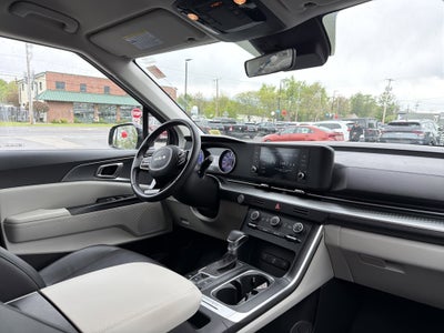 2024 Kia Carnival LX