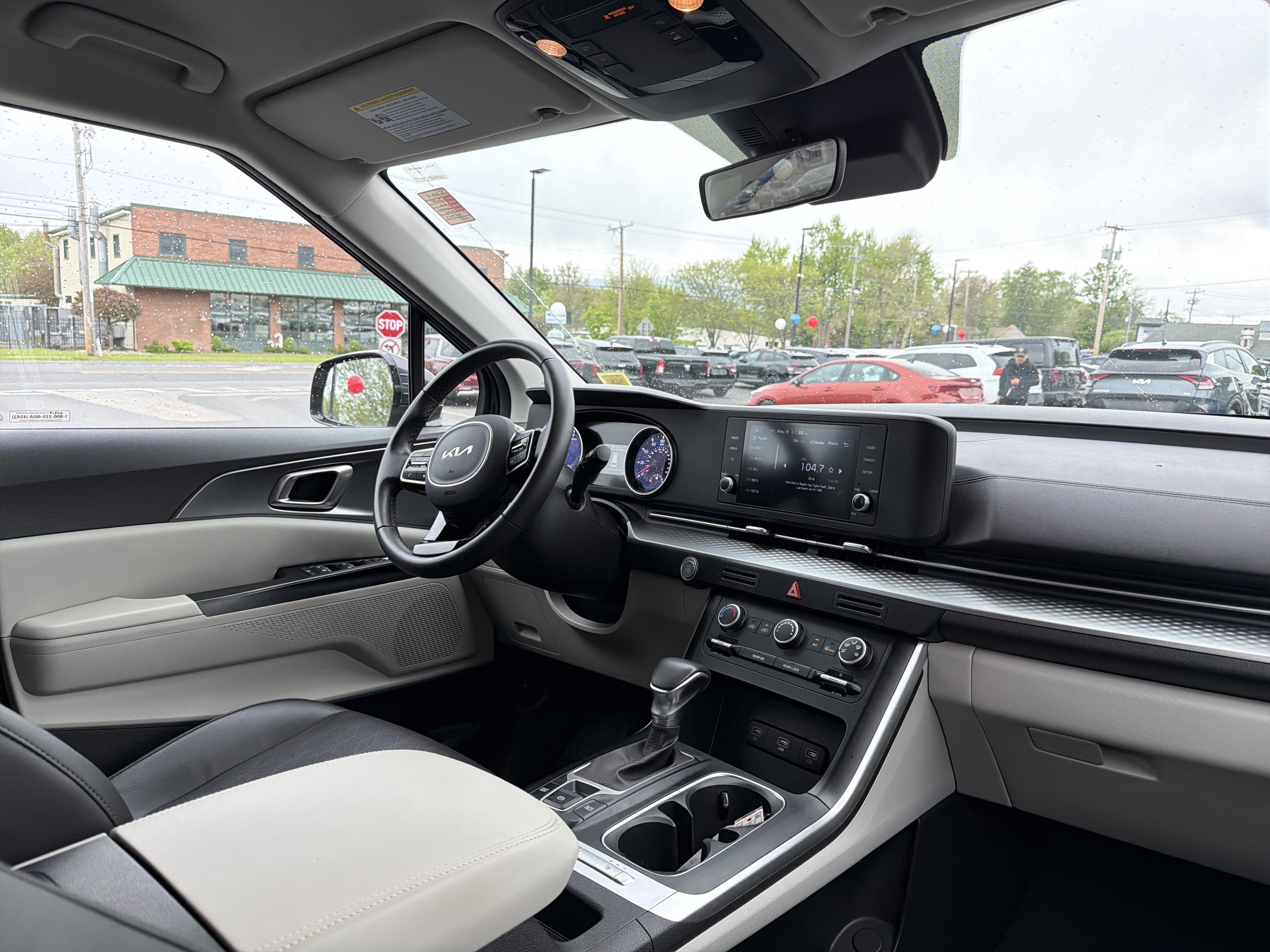 2024 Kia Carnival LX
