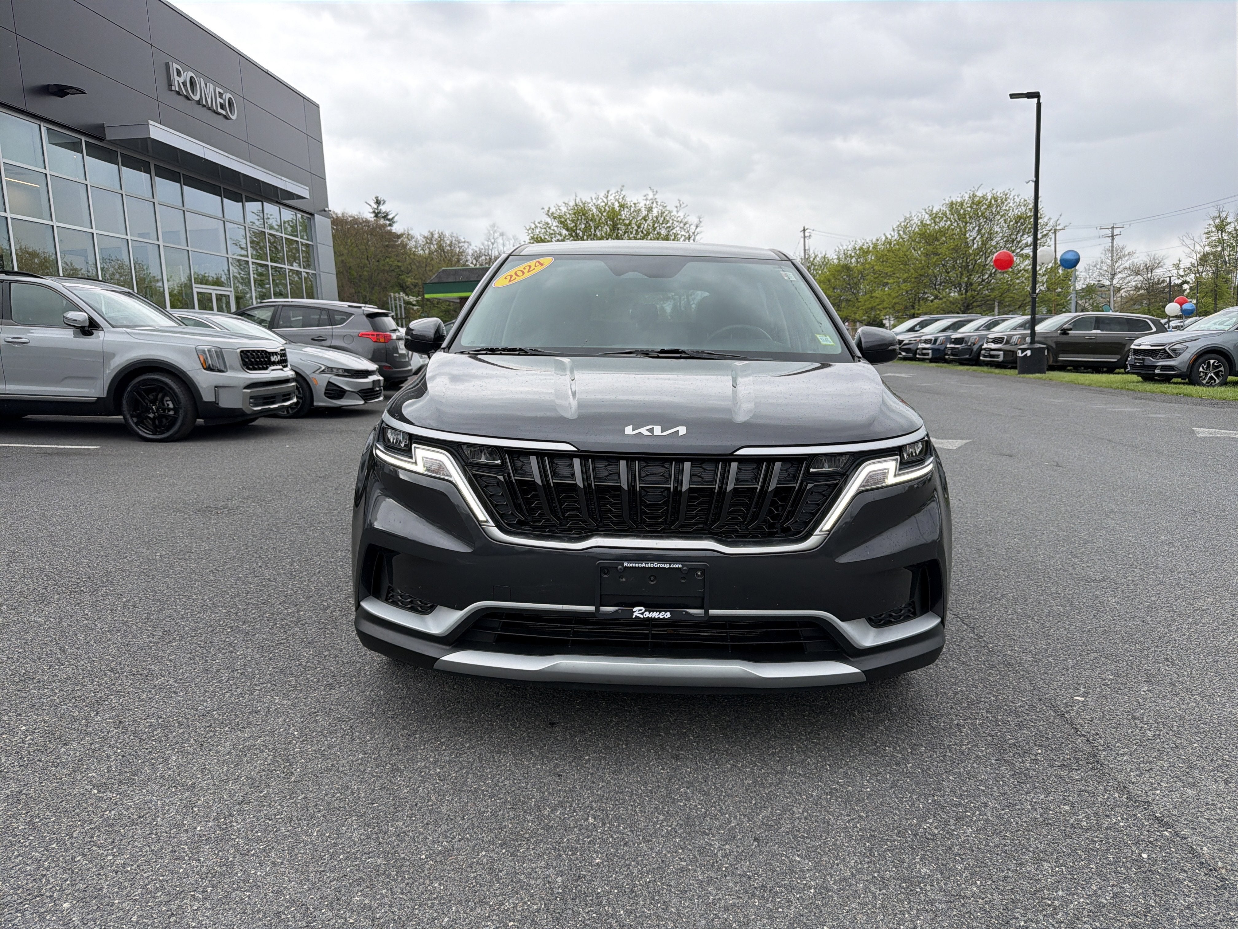 2024 Kia Carnival LX