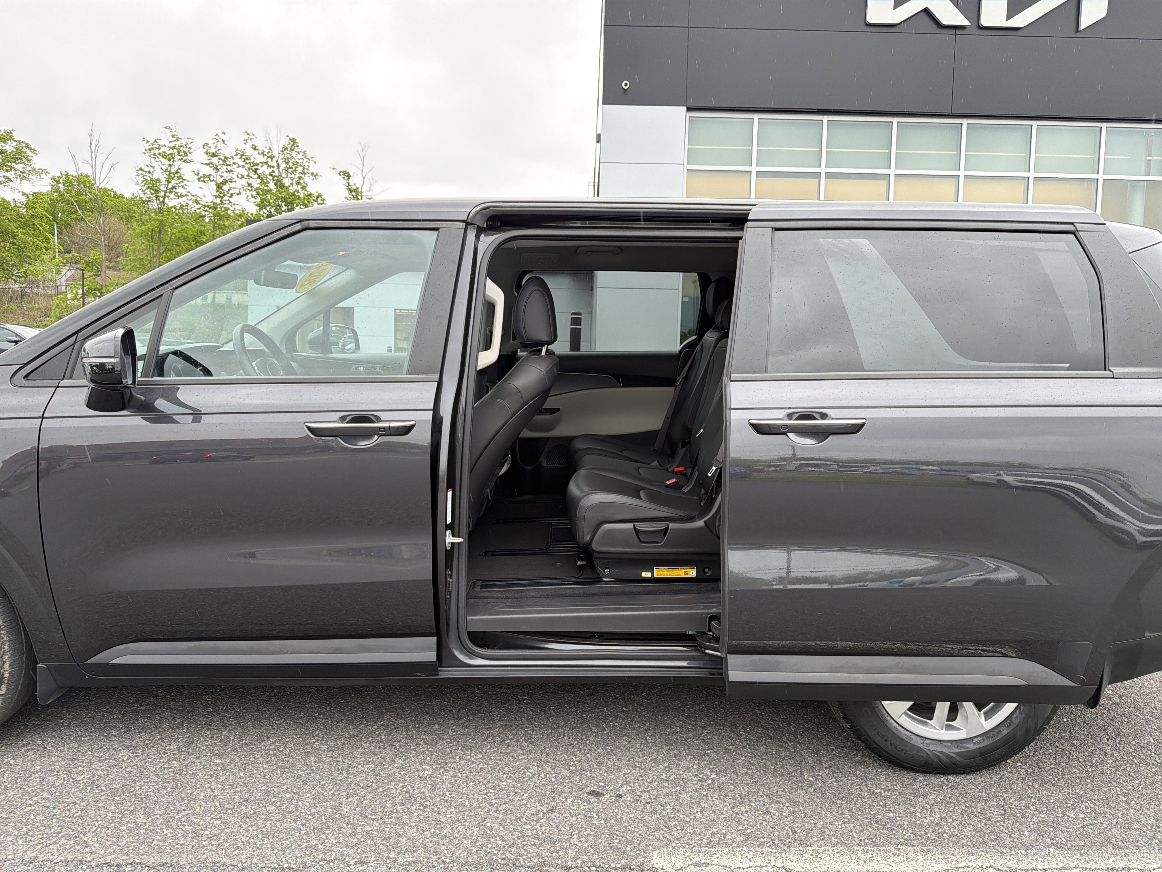 2024 Kia Carnival LX