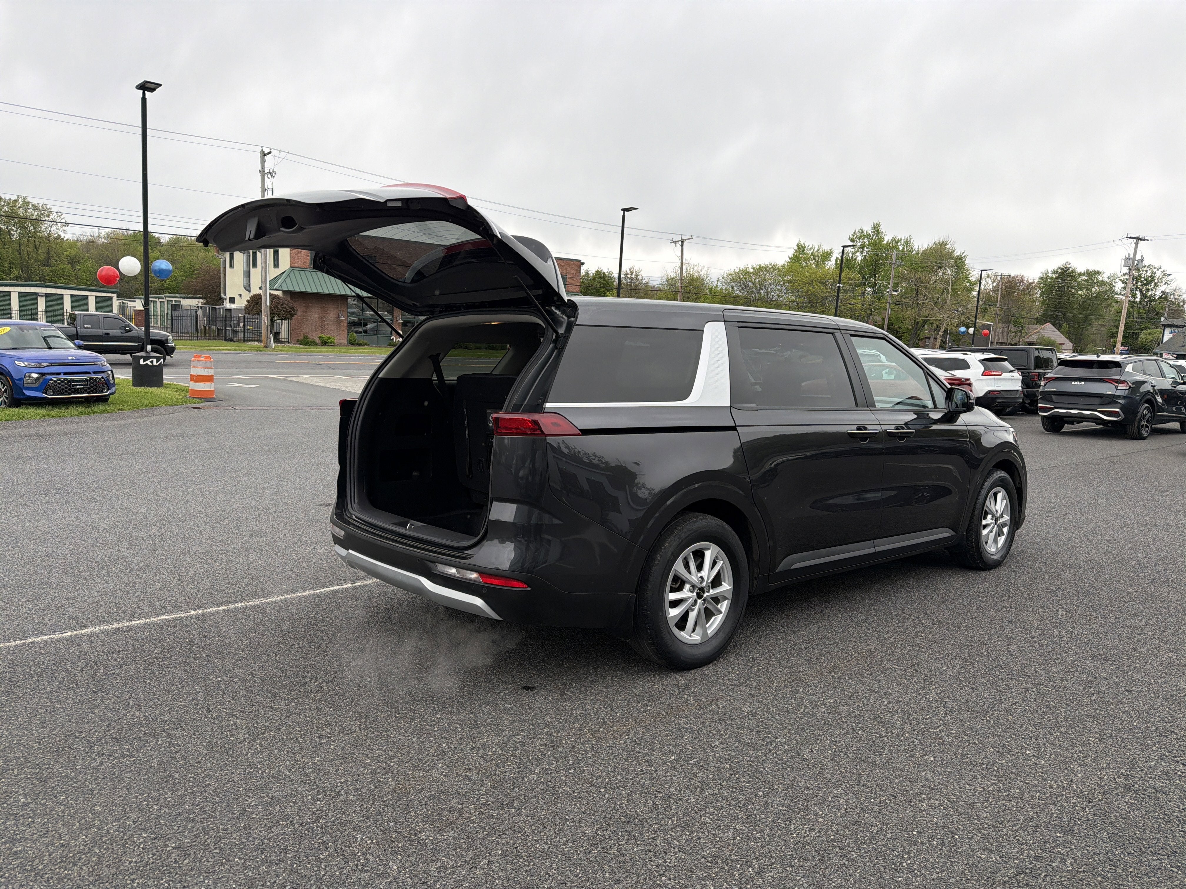 2024 Kia Carnival LX