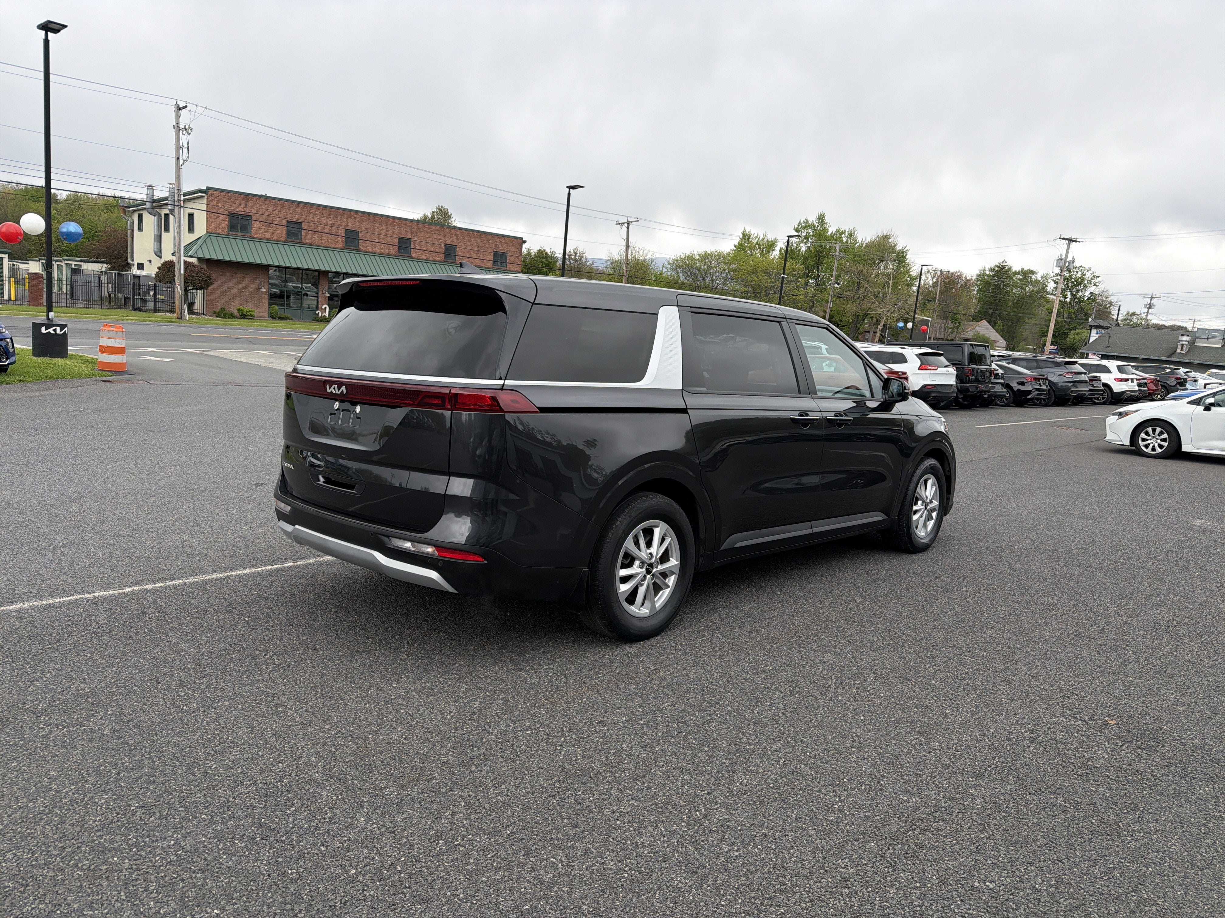 2024 Kia Carnival LX