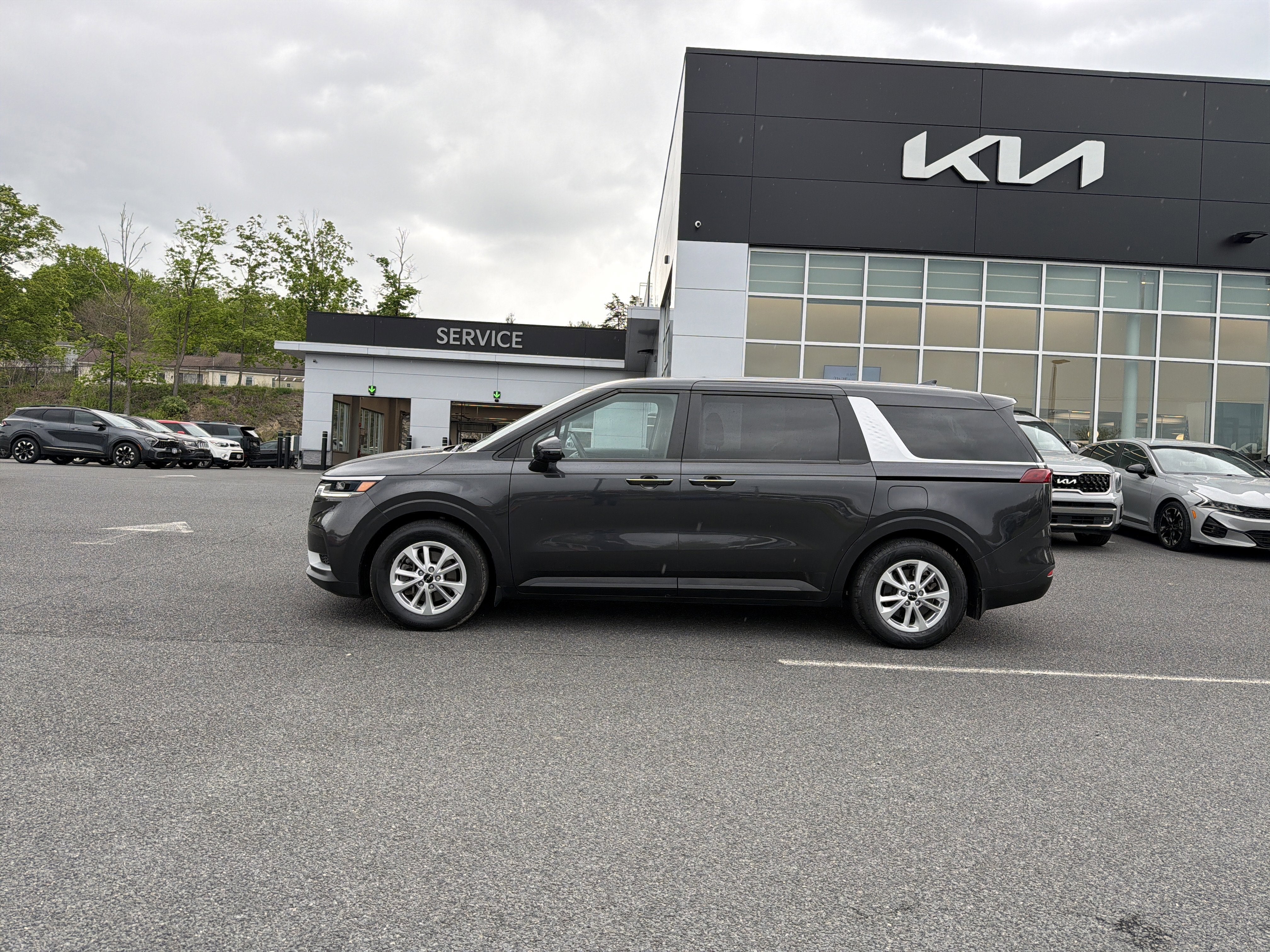 2024 Kia Carnival LX