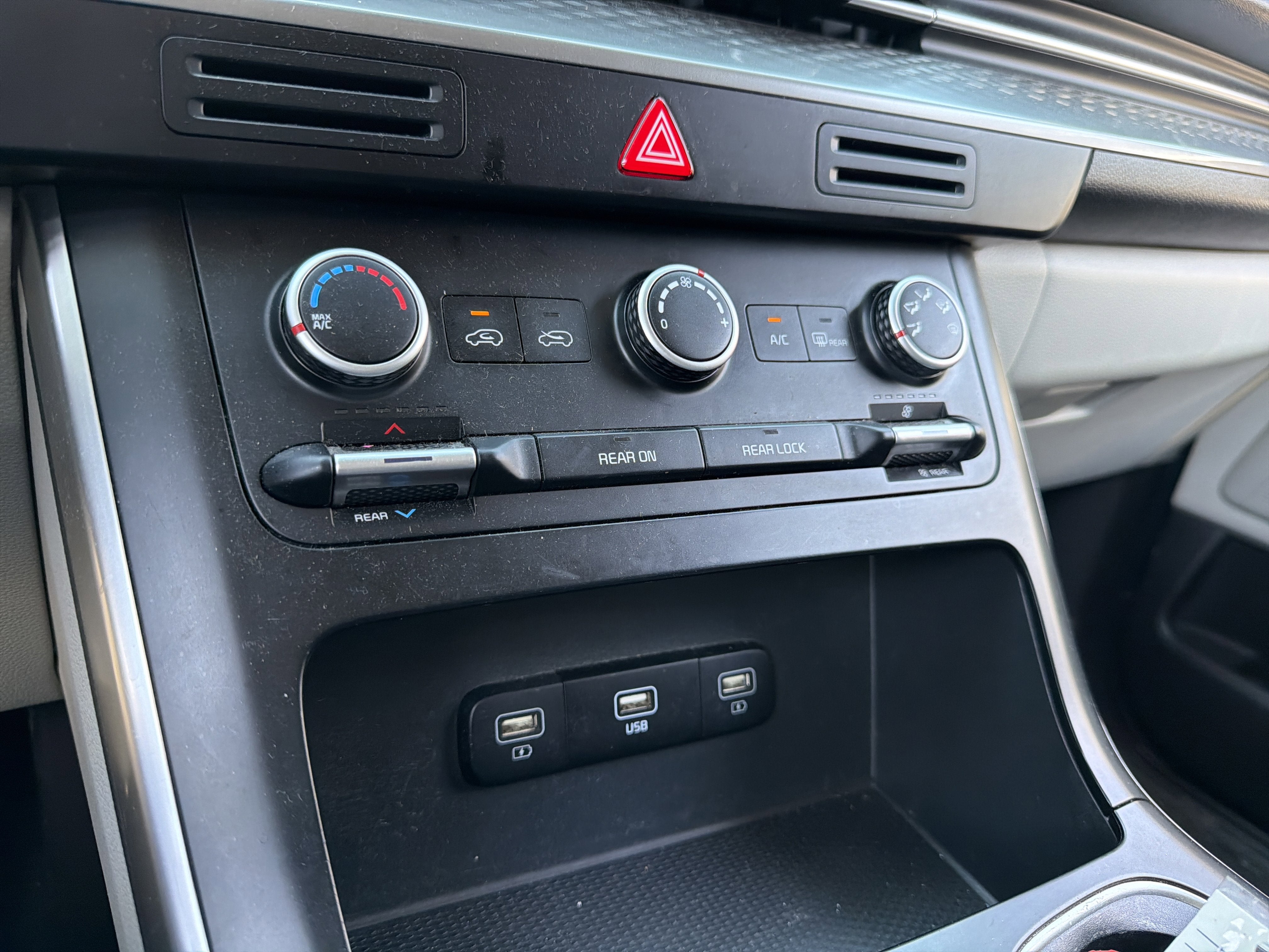 2022 Kia Carnival LXS