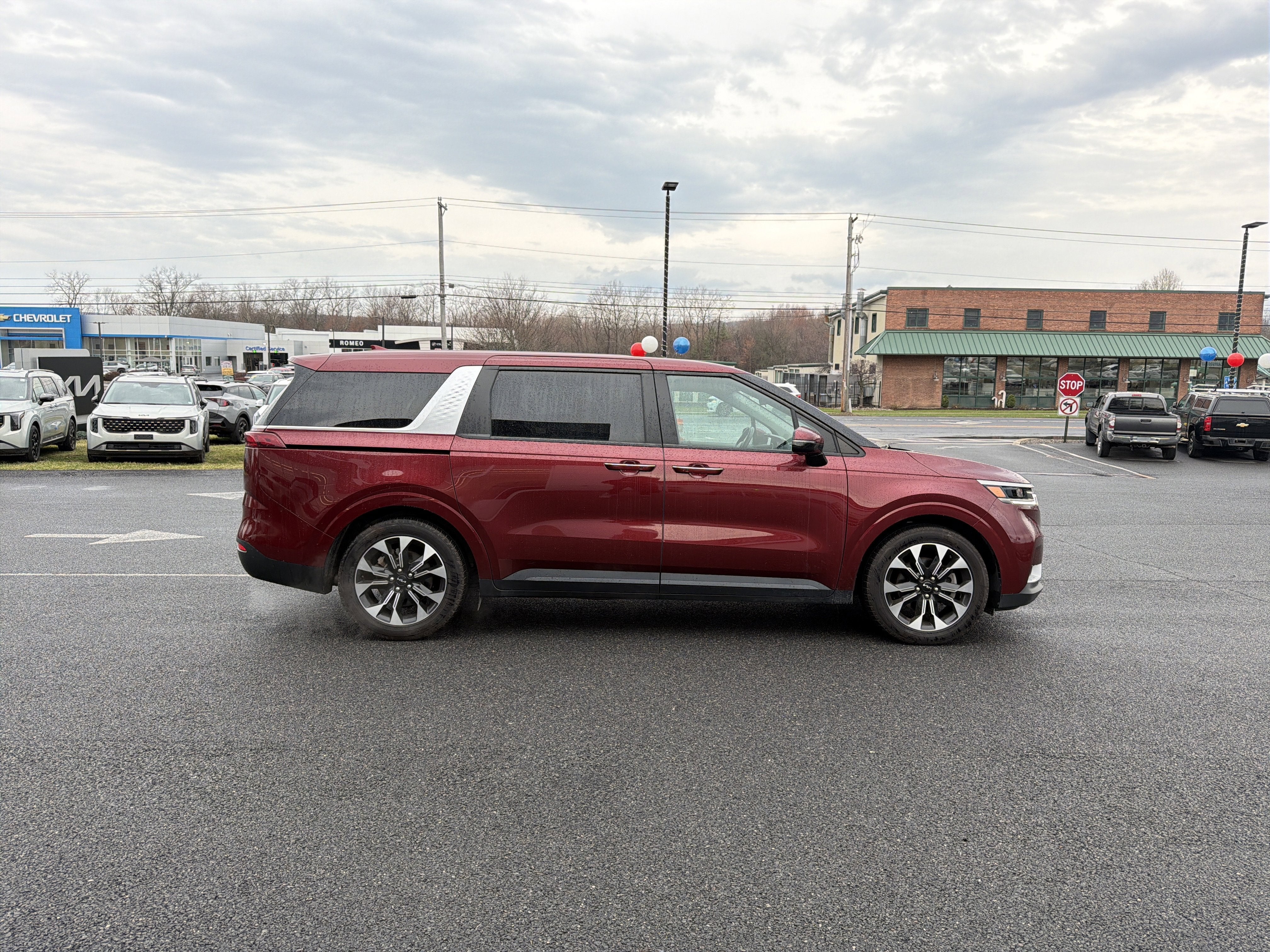 2024 Kia Carnival EX