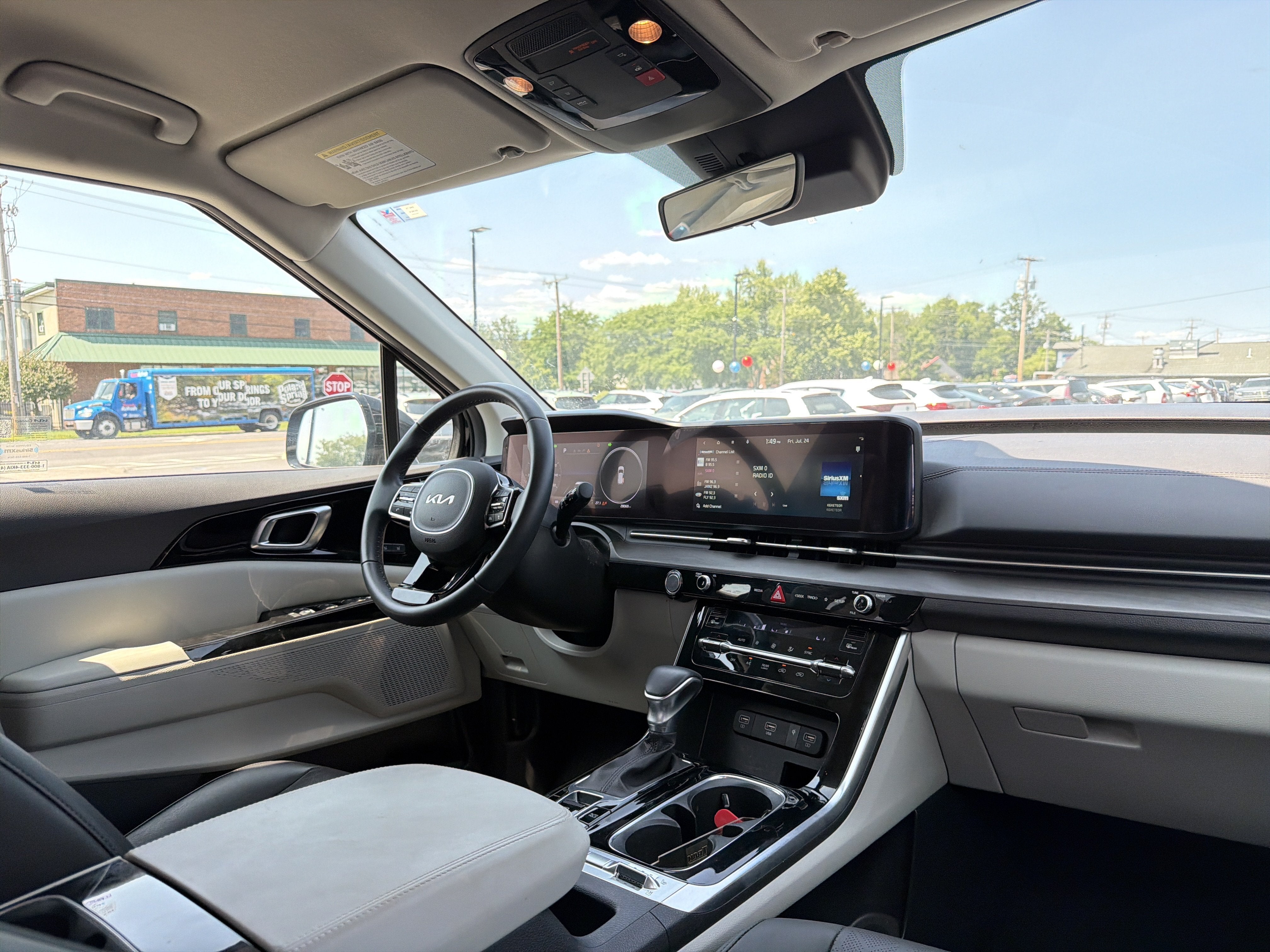 2024 Kia Carnival SX