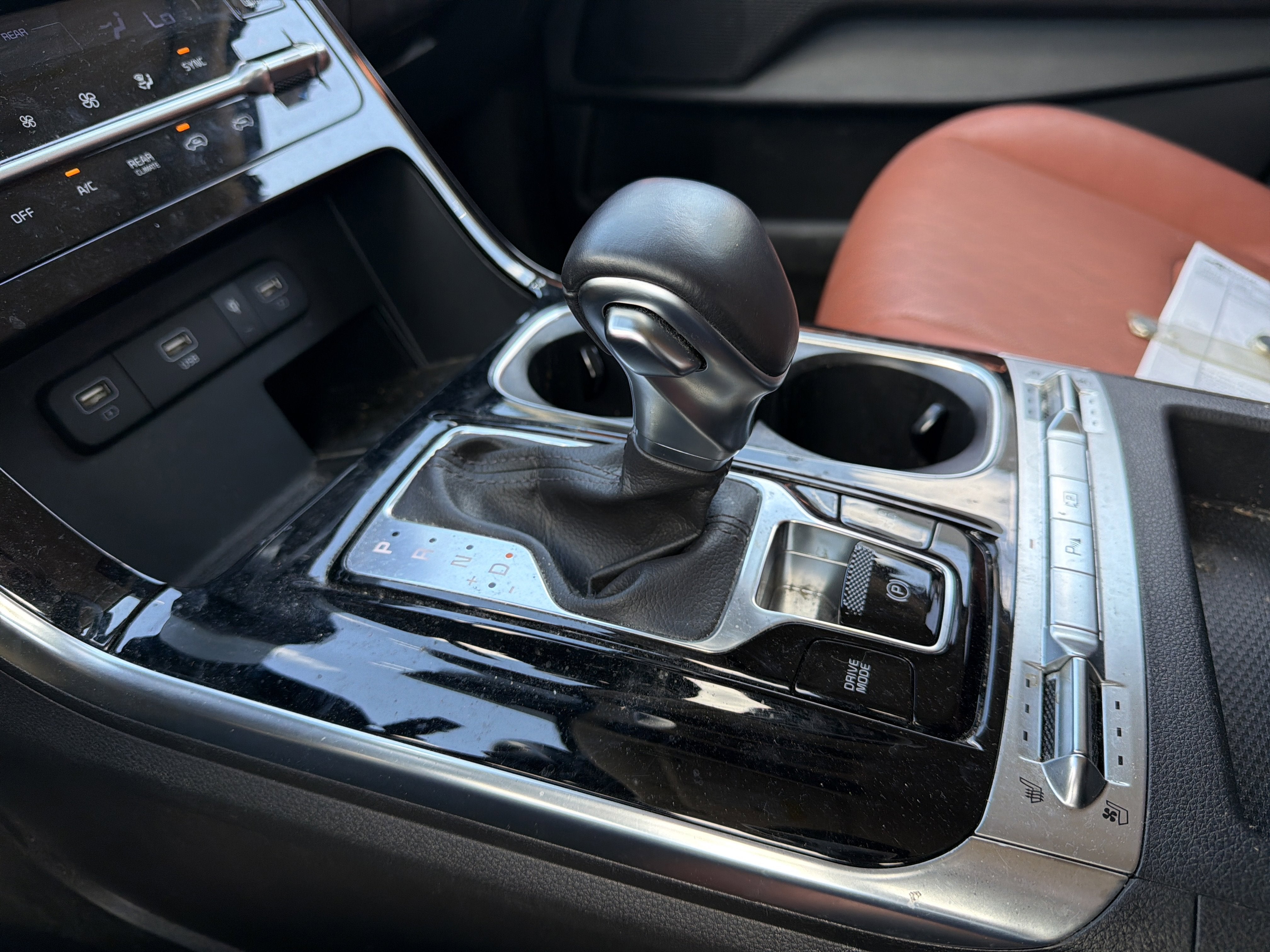 2024 Kia Carnival SX