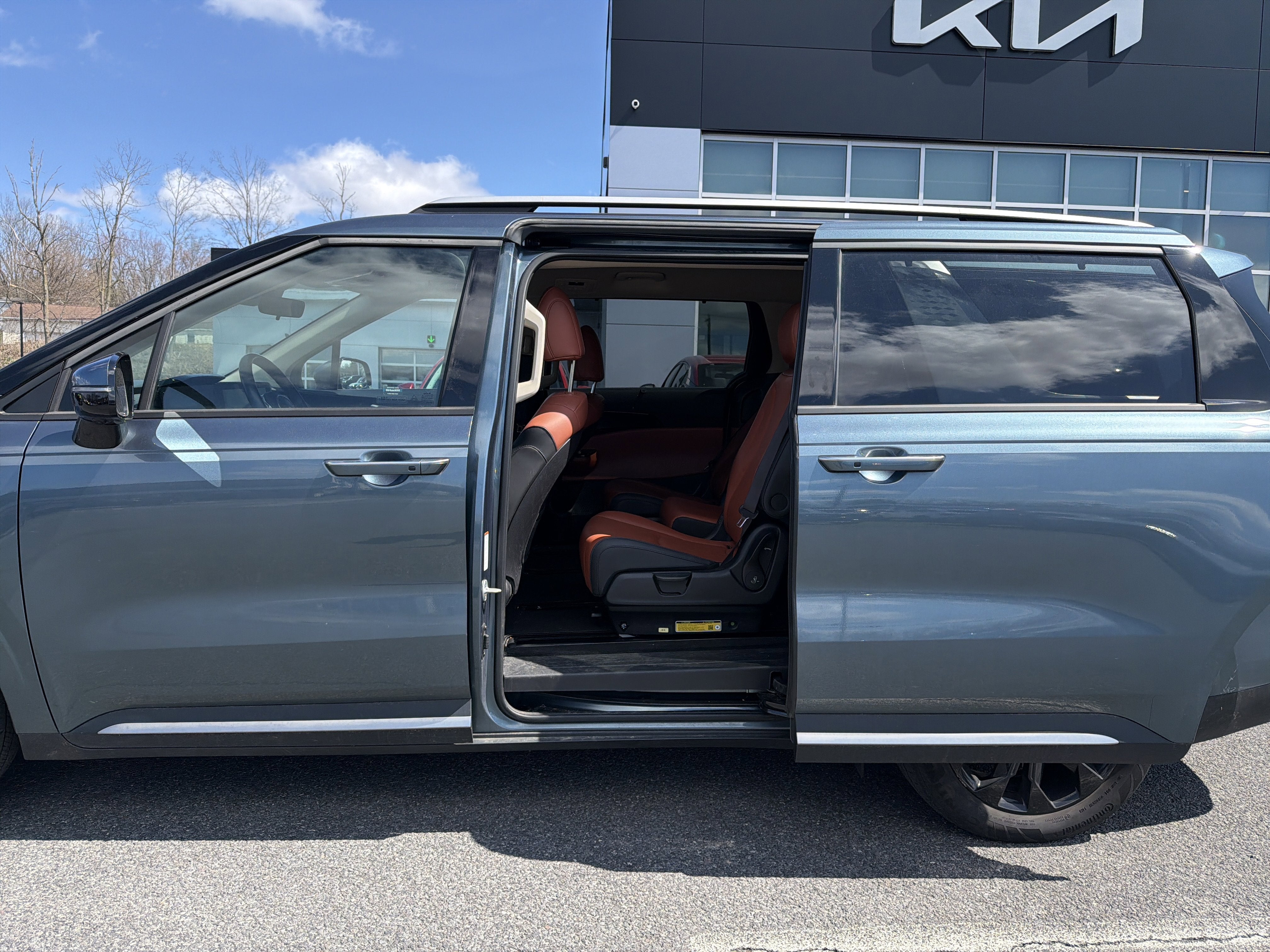 2024 Kia Carnival SX