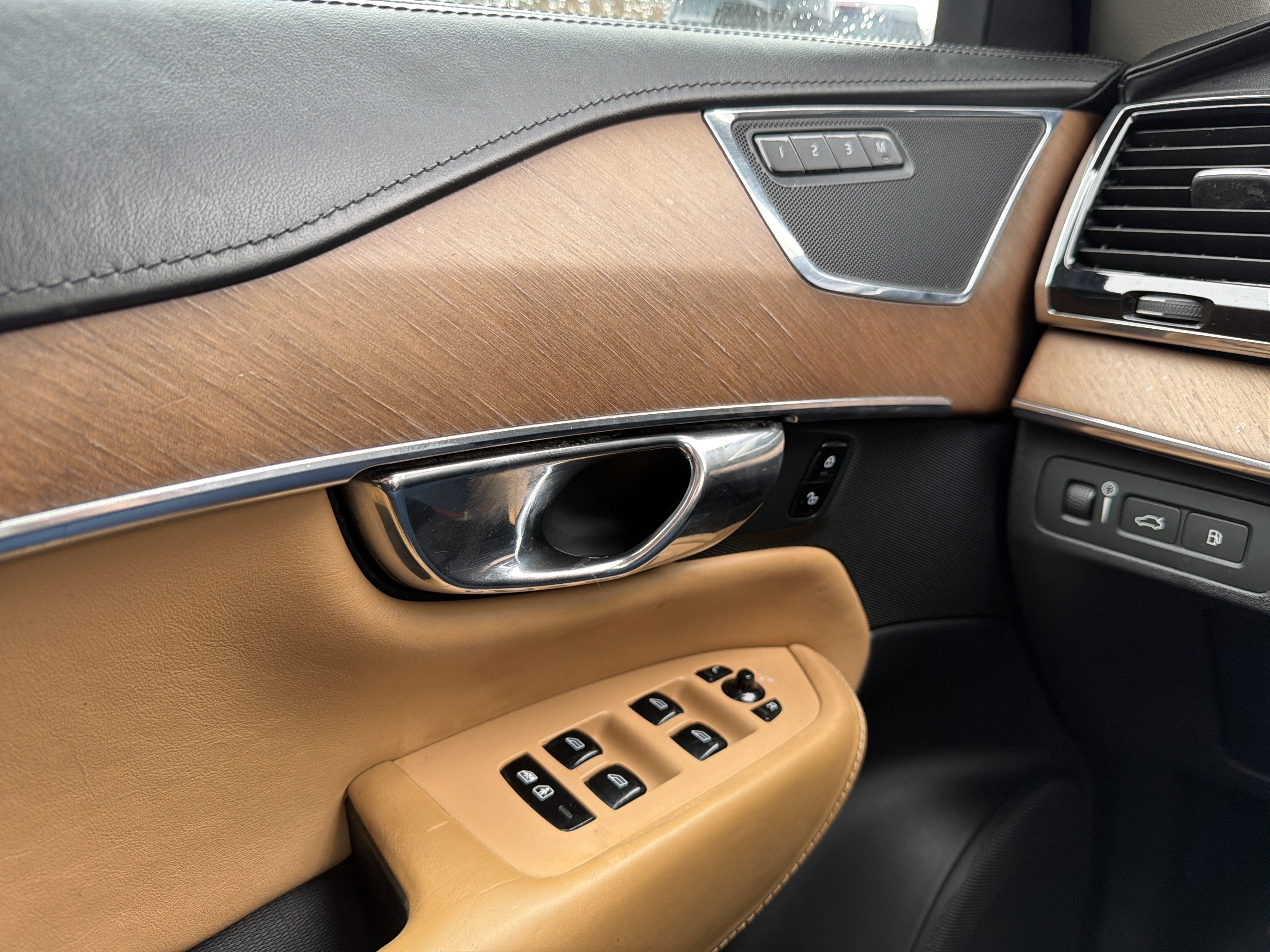 2016 Volvo XC90 Hybrid T8 Inscription